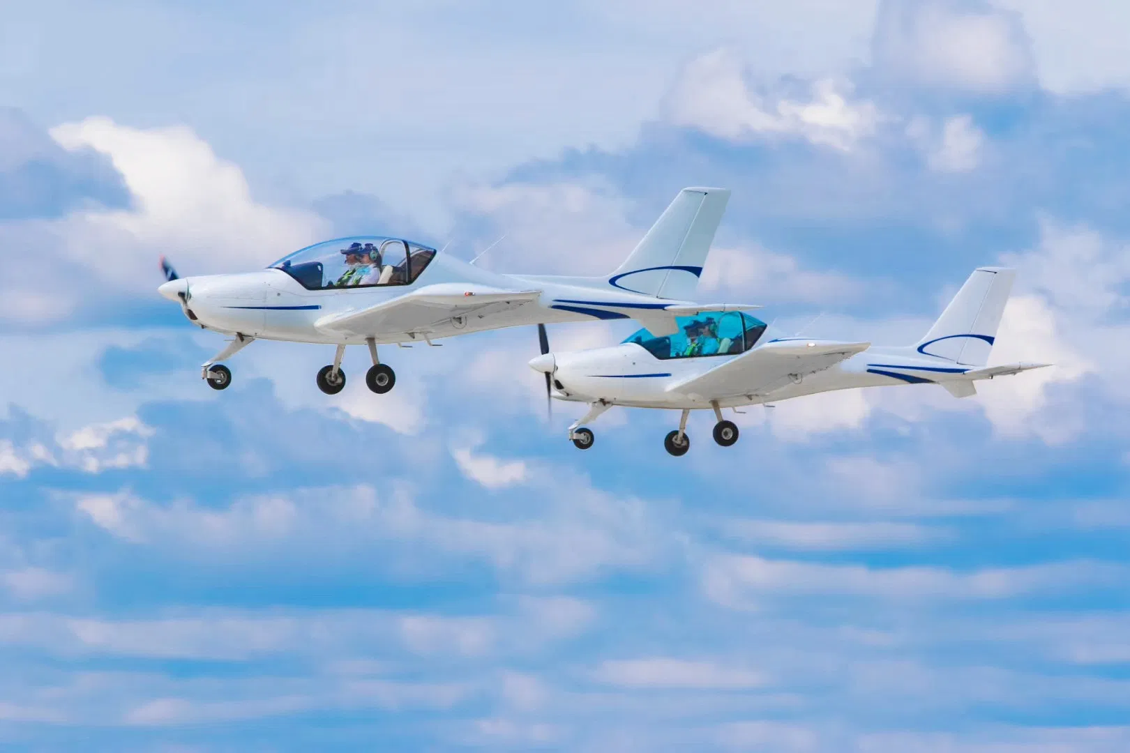 China Supplier Light Sport Aircraft 220lm/H Cruising Speed SA60L-T Plateau Version