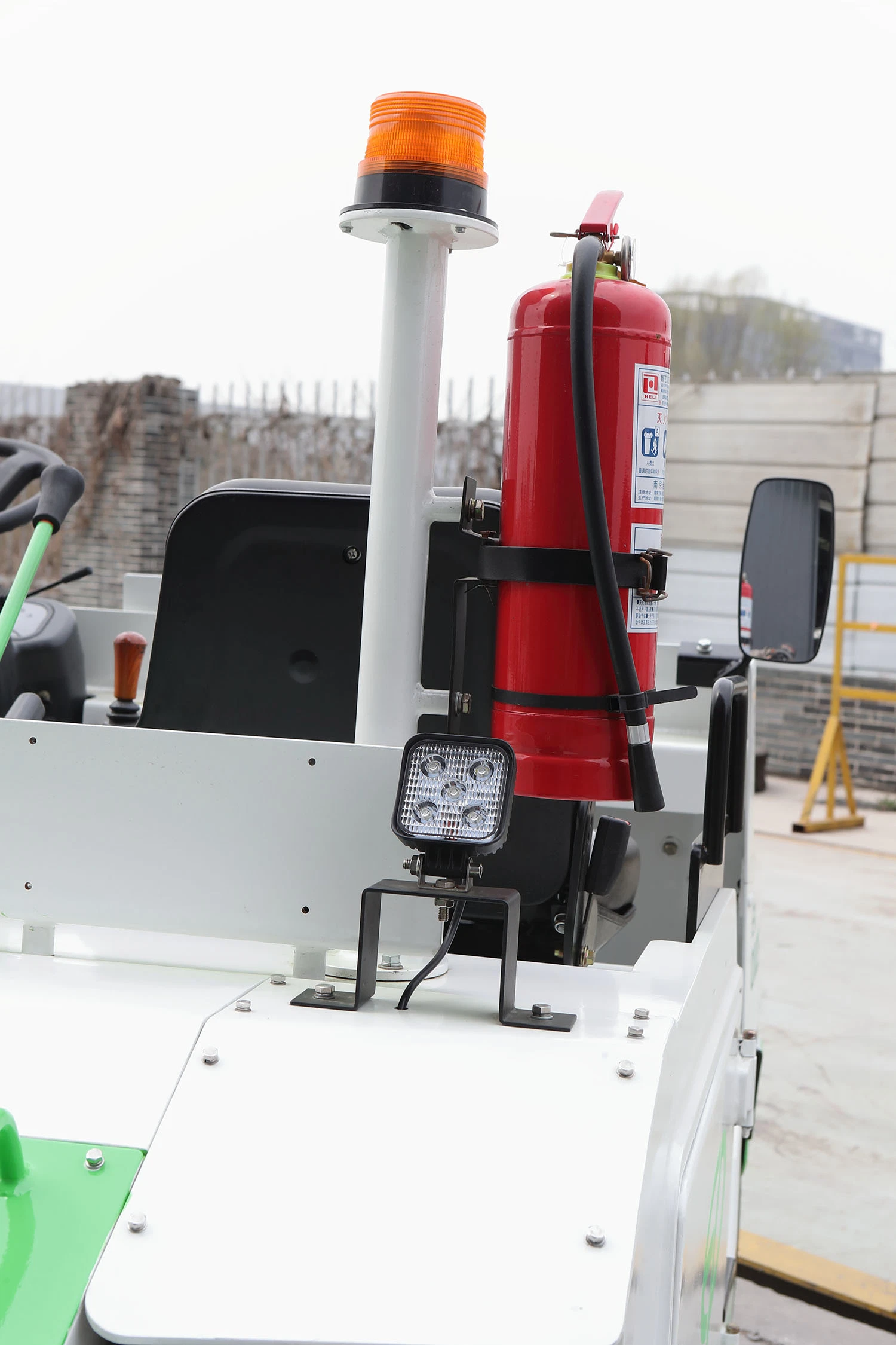 2.0ton Gse Electric Airport Baggage Towing Tractor with Li-on Battery