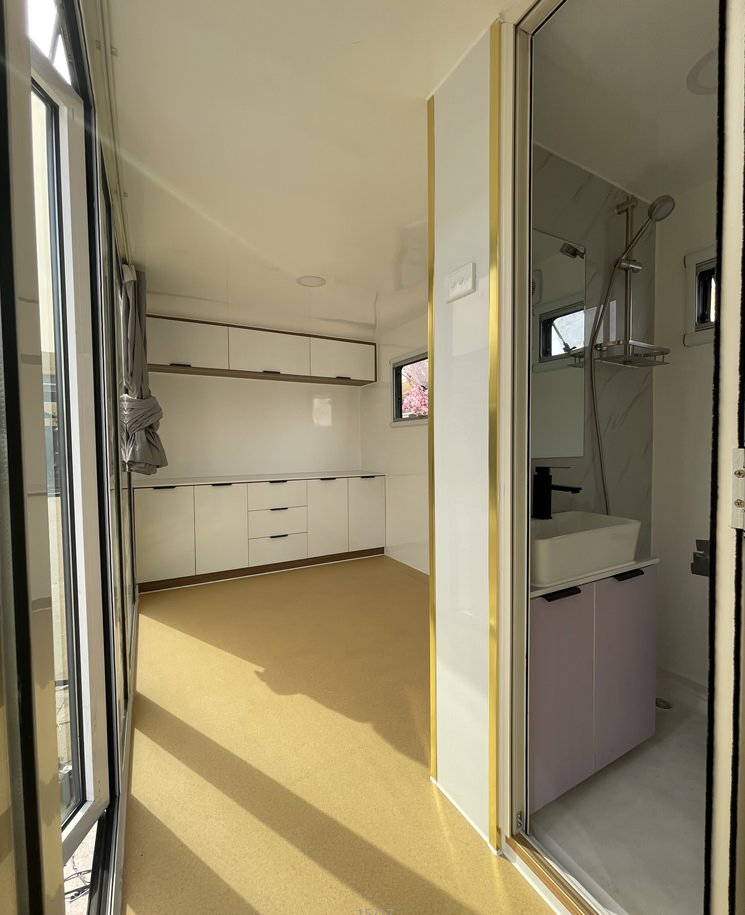 20FT Luxury Prefab Modern Design Square House Apple Cabin with Convenience and Comfort