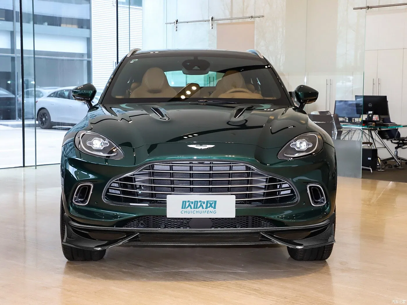 Novo Kit de Carro com Lábio Frontal em Fibra de Carbono Seco Difusor de Para-choque para Aston Martin Dbx