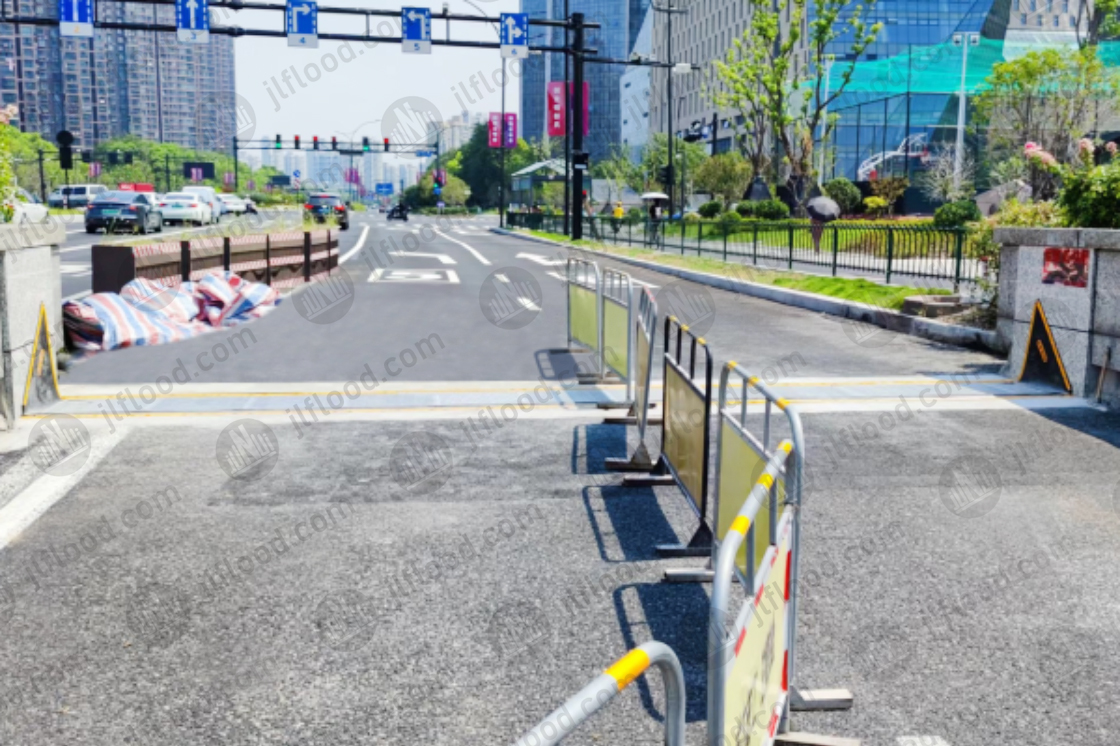 China Self closing flood barrier Factory, Factories