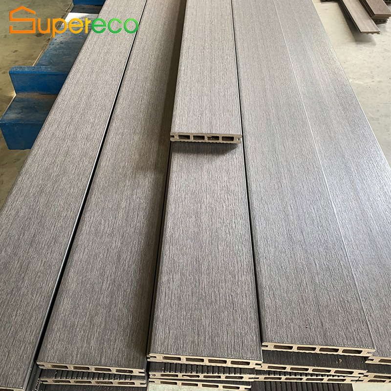 UV-Stable Exterior Solid Waterproof Wooden High Strength WPC Wood Plastic Composite Decking of Double Colors