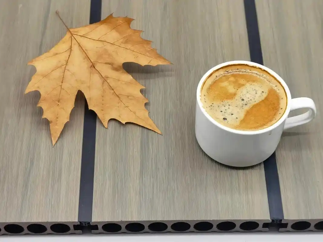 140*22mm Co-Extrusion WPC Wood Plastic Solid Arched Bridge Shape Decking for Garden