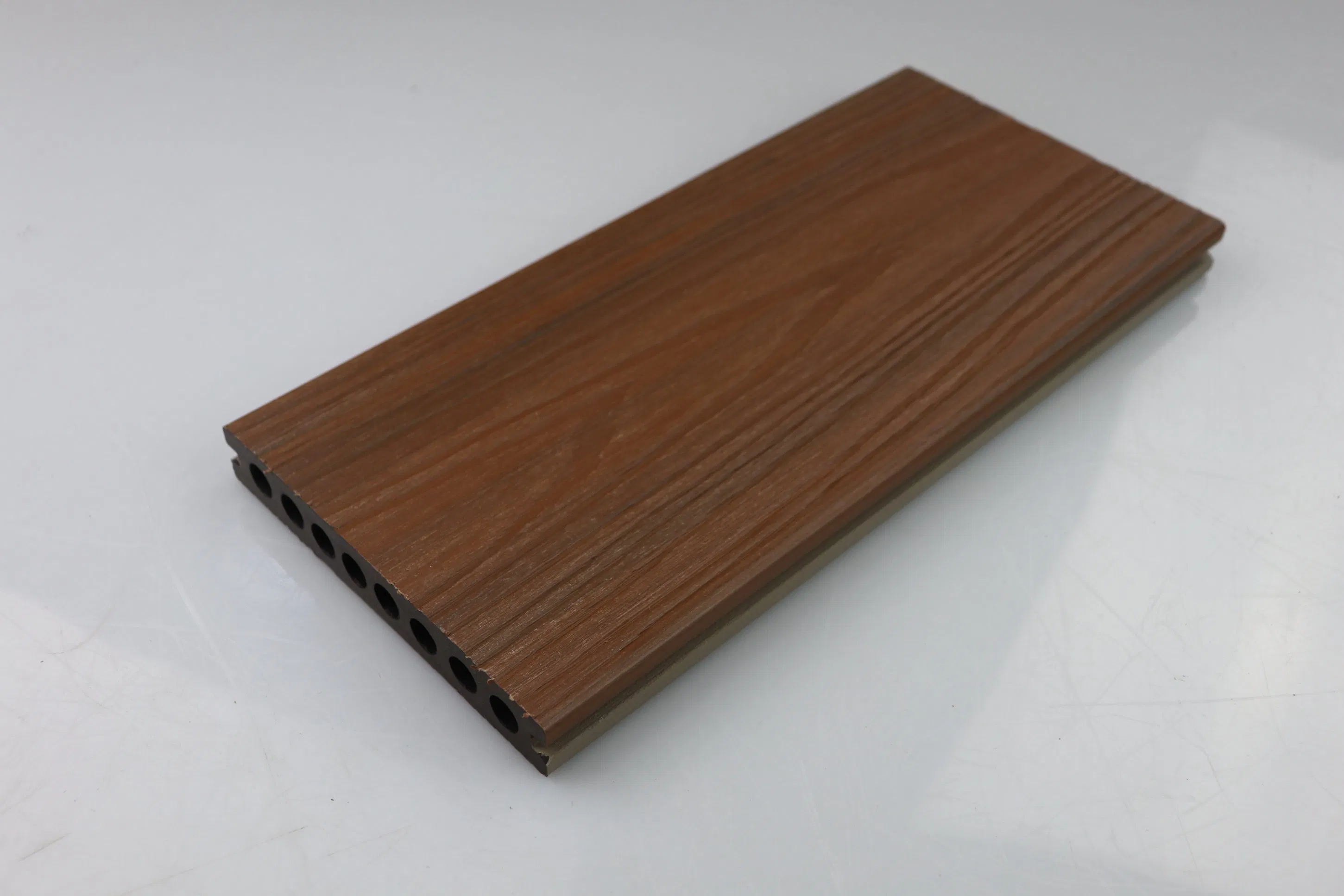 UV Resistane, Anti-Skidding WPC Outdoor Flooring Tile Composite Capped Decking Board