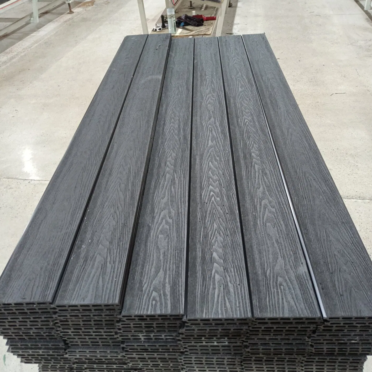 WPC Composite Flooring for Swimming Pool 25mm Thick Hollow Deck Plank