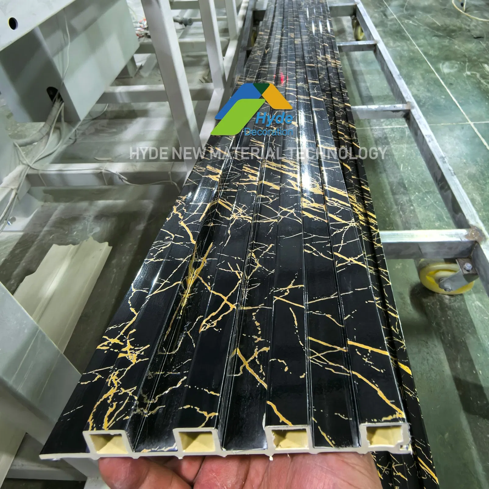 Wholesale 800~1050g /Meter Home Decor Great Wallboard Panel Lambrin WPC Wood Plastic Composite Wall Cladding for Living Room TV Feature Wall