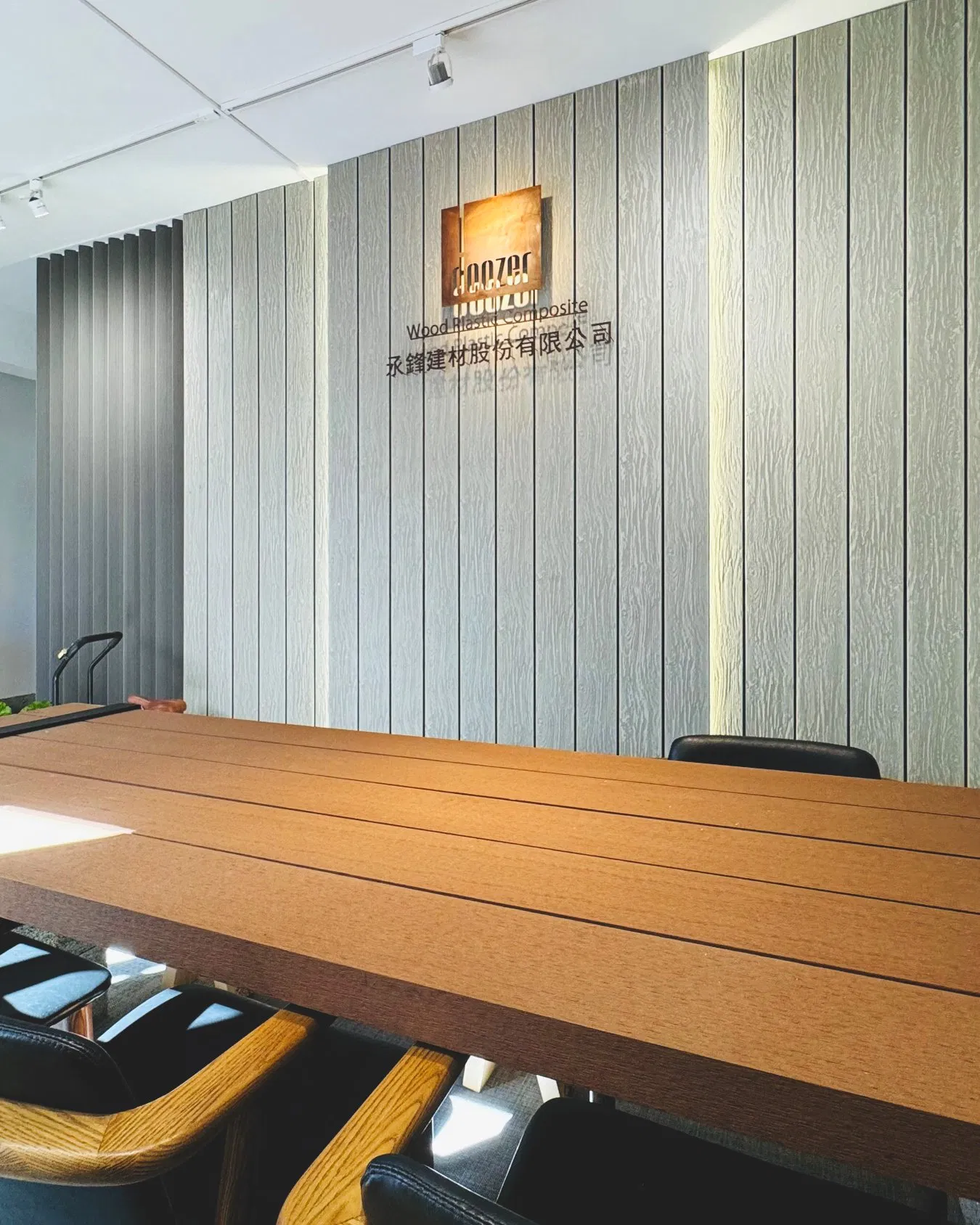 Ocox Wholesale Free Samples Waterproof Outdoor WPC Wood Plastic Composite Online Deep Wood Grain Classic Decking