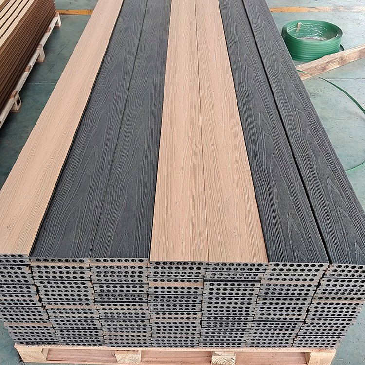 Co-Extruded Outdoor WPC Decking Planks Waterproof Composite WPC Decking Board Wood Plastic Flooring for Patio/Garden/Poolside