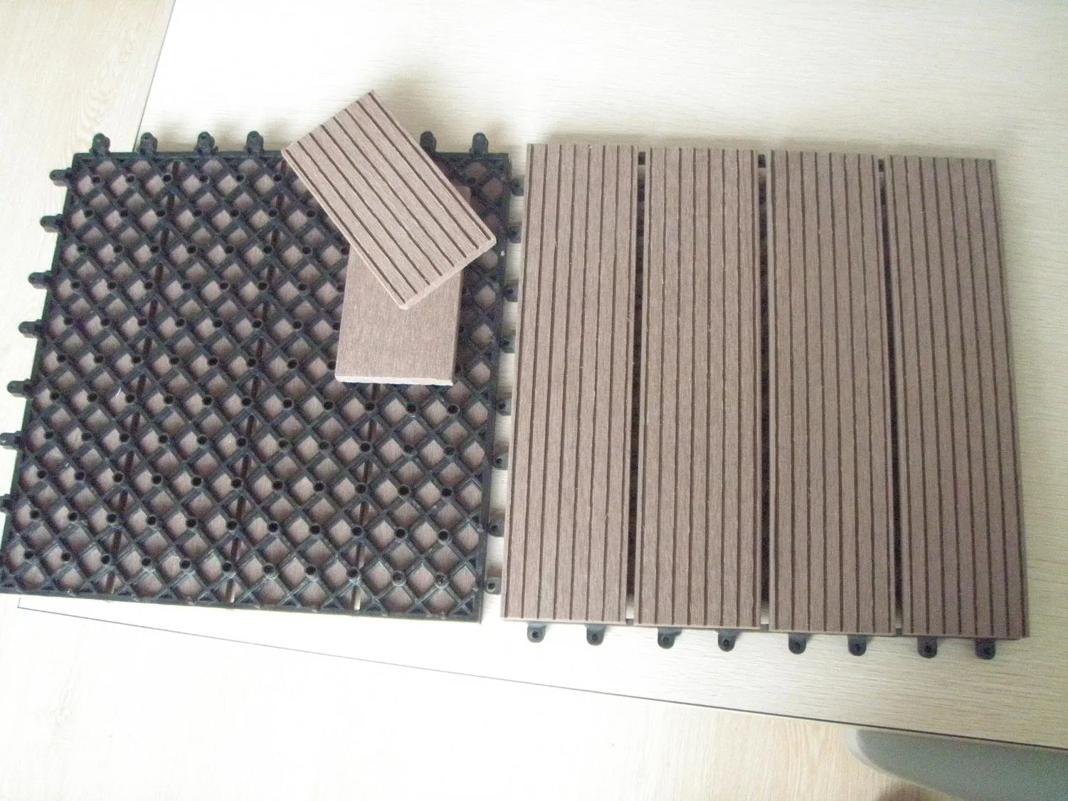 Wholesale Wood Plastic Composite Flooring WPC Interlocking Outdoor Eco-Friendly DIY Decking Tile