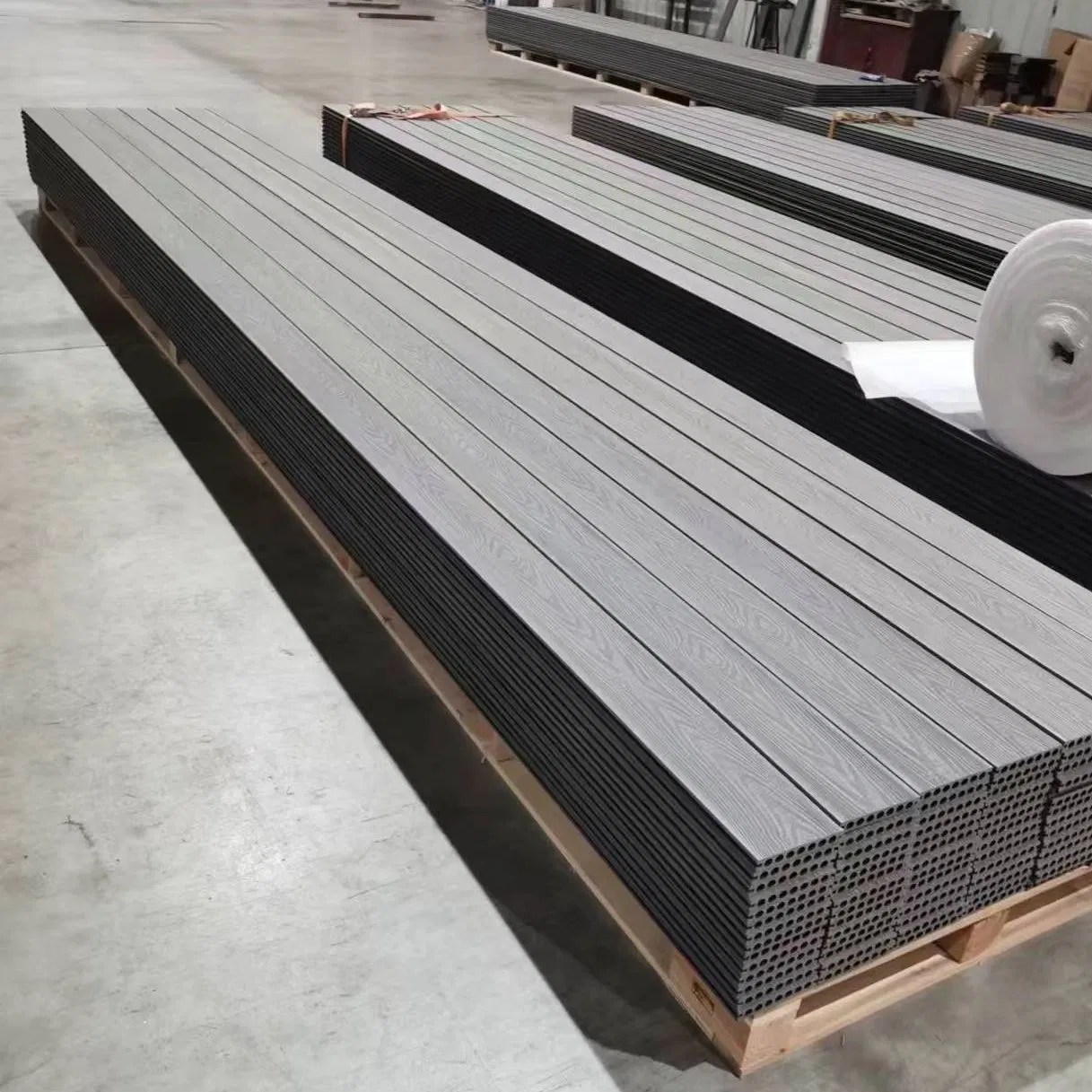 Anti-Fade 150X22.5mm 3D Wood Grain WPC Co-Extrusion Composite Decking for Outdoor Use