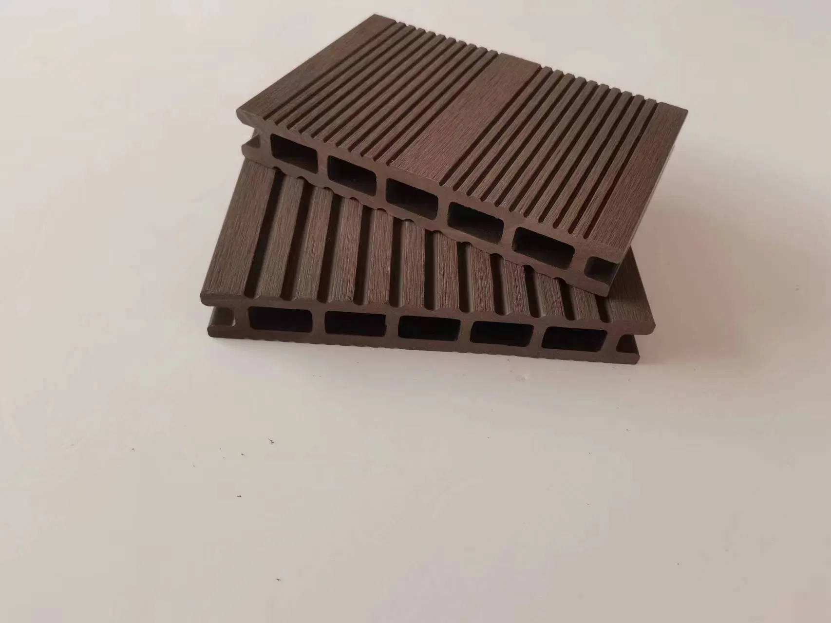 Anti-Slip Co-Extruded Surface WPC Decking for Poolside and Other Wet Areas