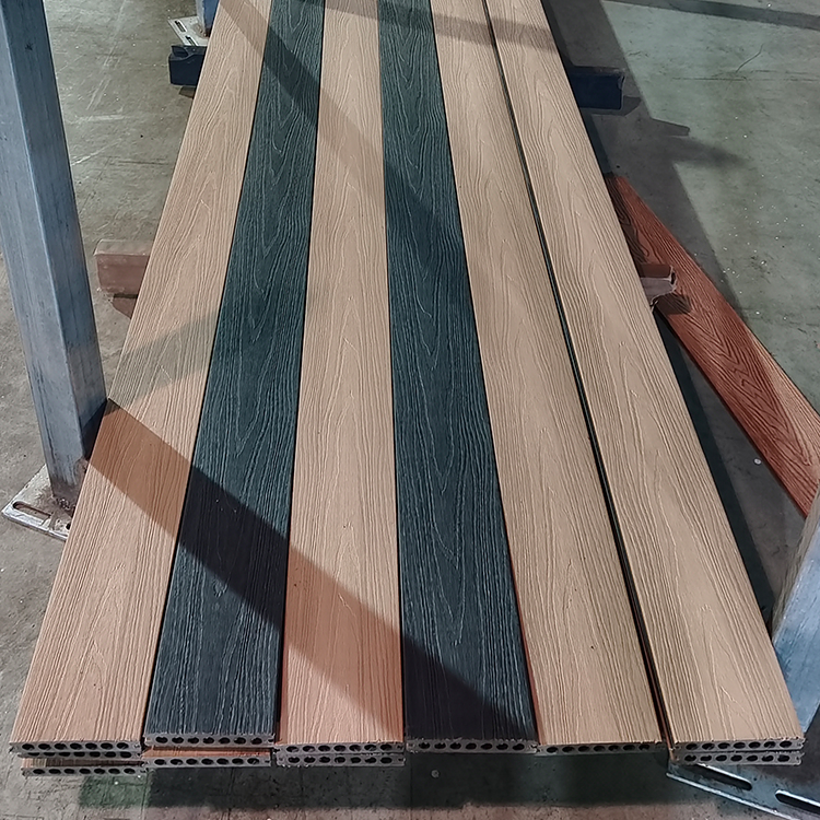 High Quality WPC Decking Hard Wearing Co-Extruded Swimming Pool Wood Composite Panels Waterproof Patio WPC Outdoor Decking