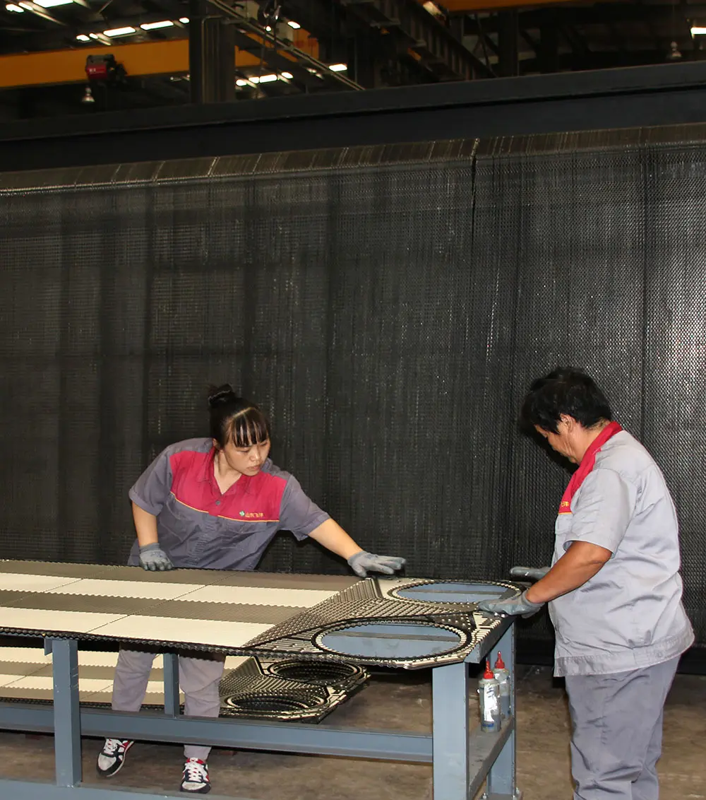 Rubber-coated pad installation for plate heat exchanger sealing