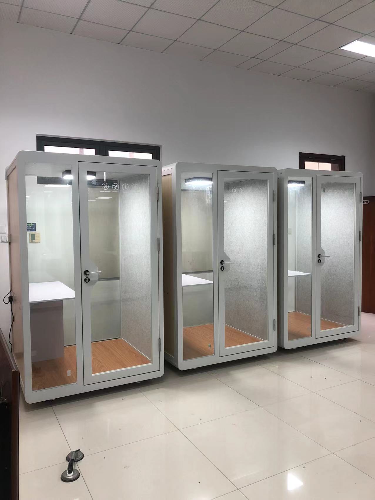 Modern Privacy Pods Calling Mini Phone Booth Resting Indoor Office Pods Power Supply Systems Ventilation Comfortable Space