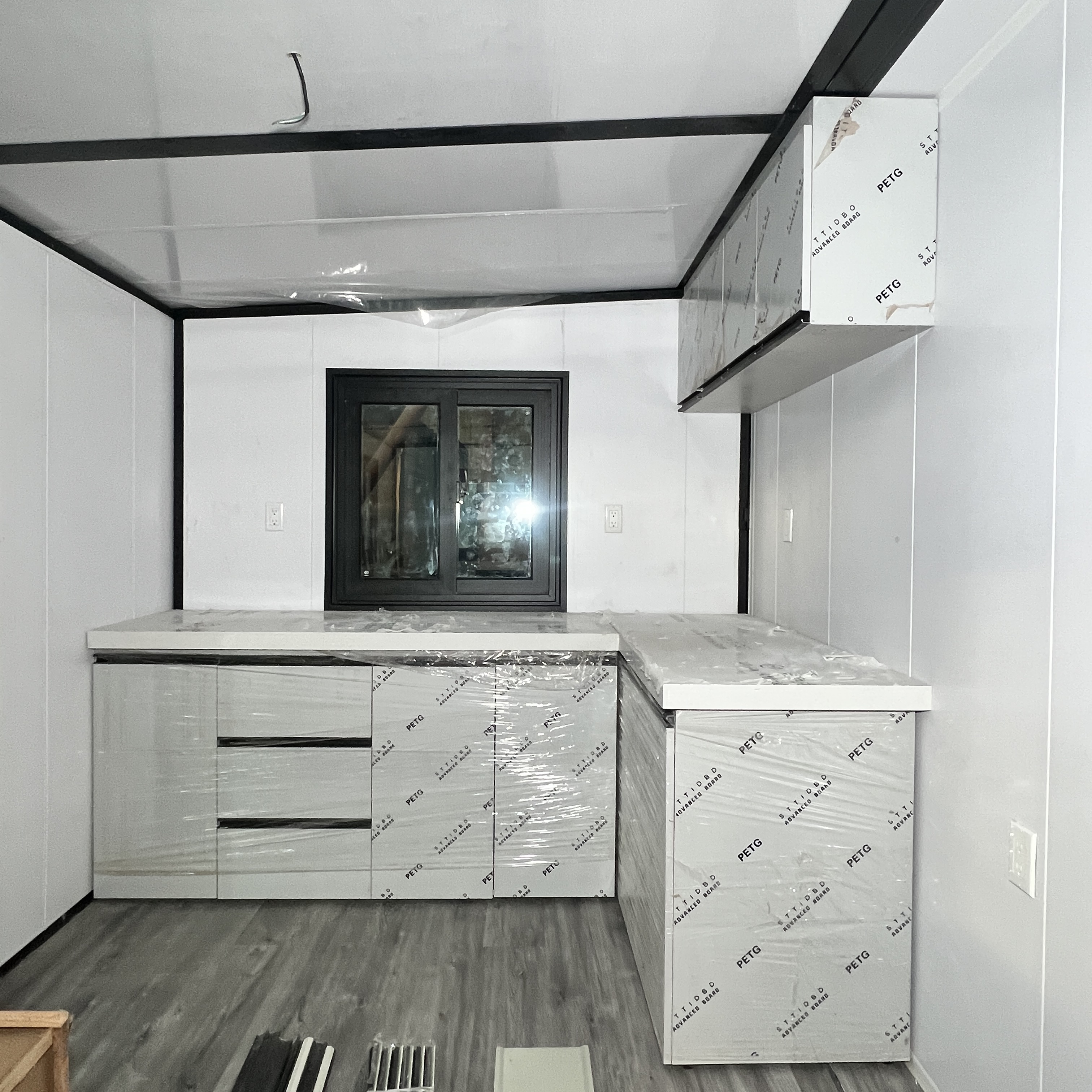 Ready-Made 20ft 40ft Prefab Expandable Folding Mini Steel Shipping Greenhouse Modern Waterproof Easy Living Bedroom Hotel