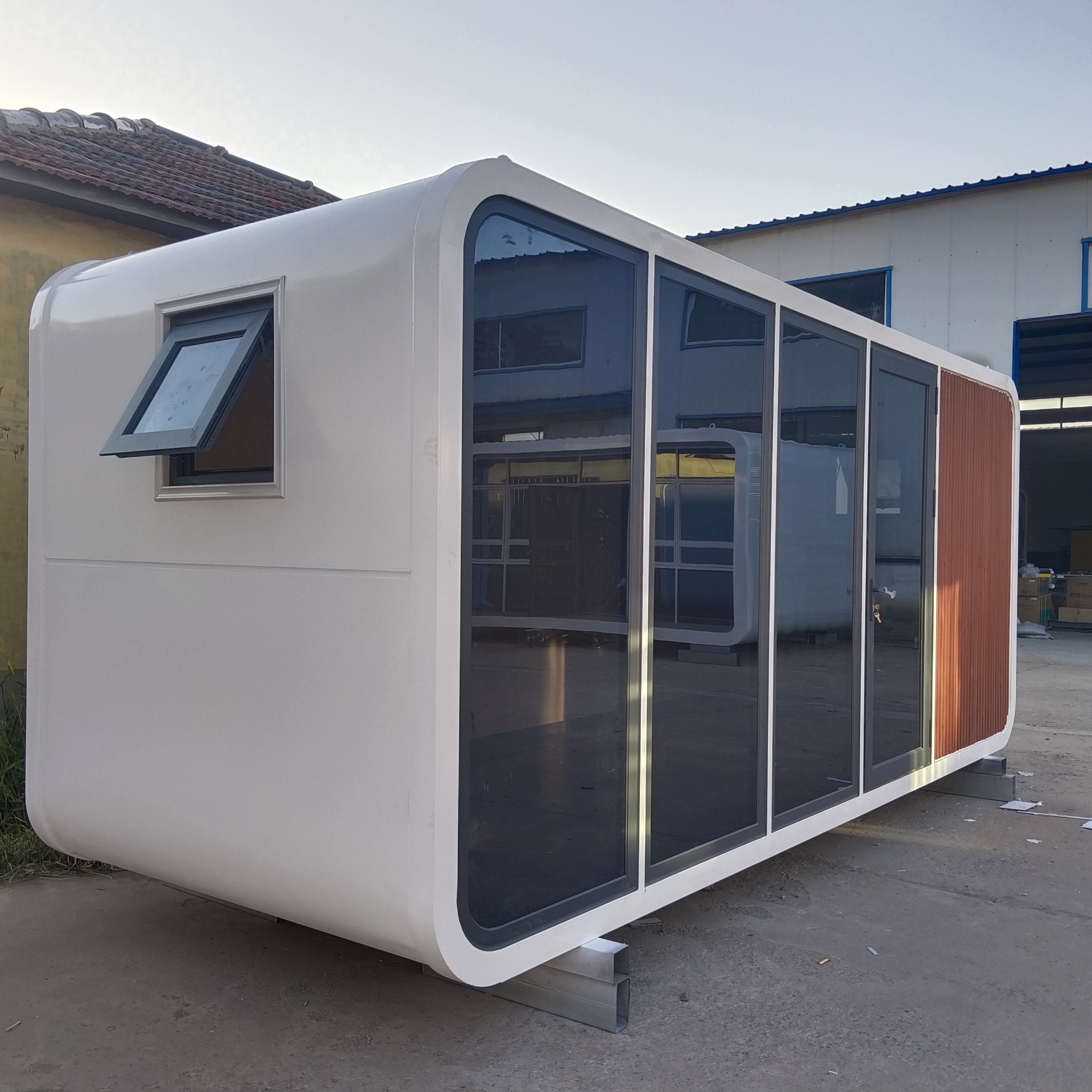 2025 Economic Movable Prefab Capsule House Capsule Hotel Garden Pod Prefabricated Modular Tiny Apple