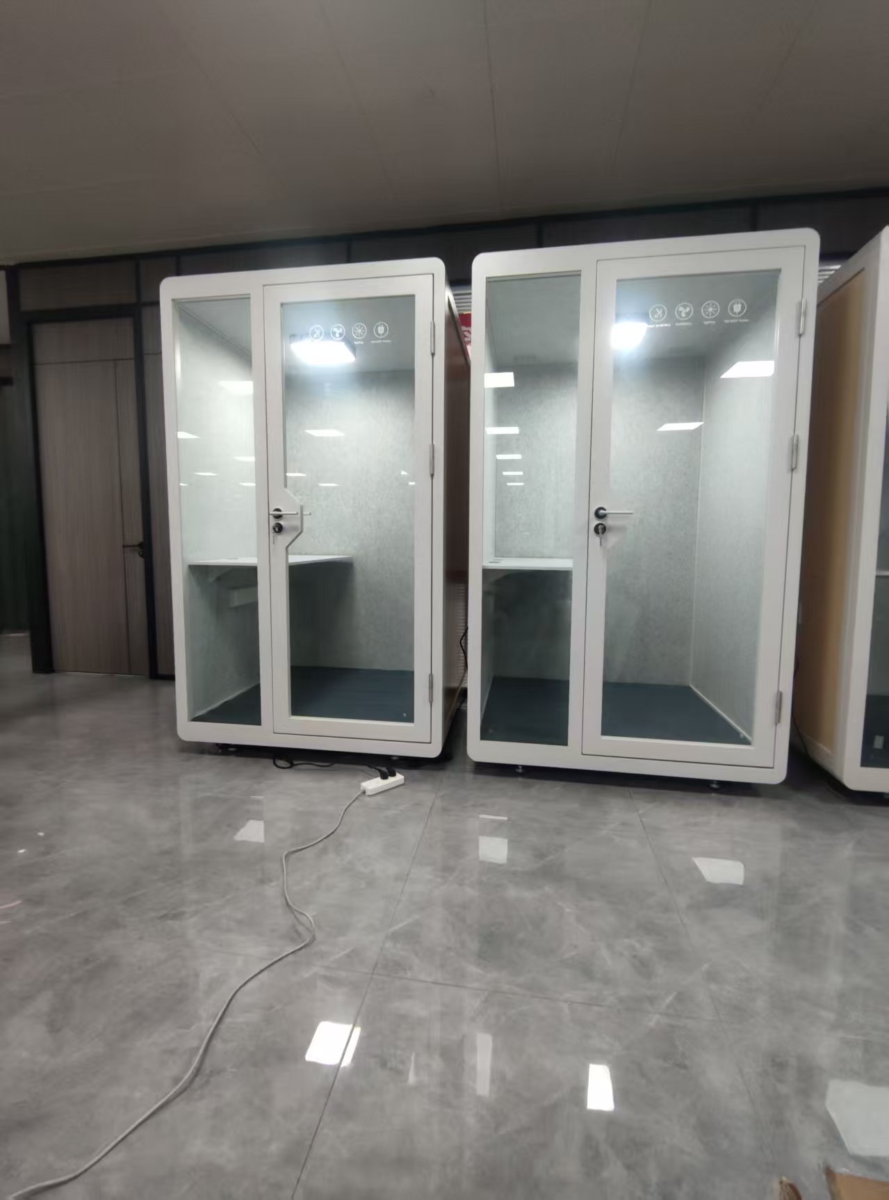 Modern Privacy Pods Calling Mini Phone Booth Resting Indoor Office Pods Power Supply Systems Ventilation Comfortable Space