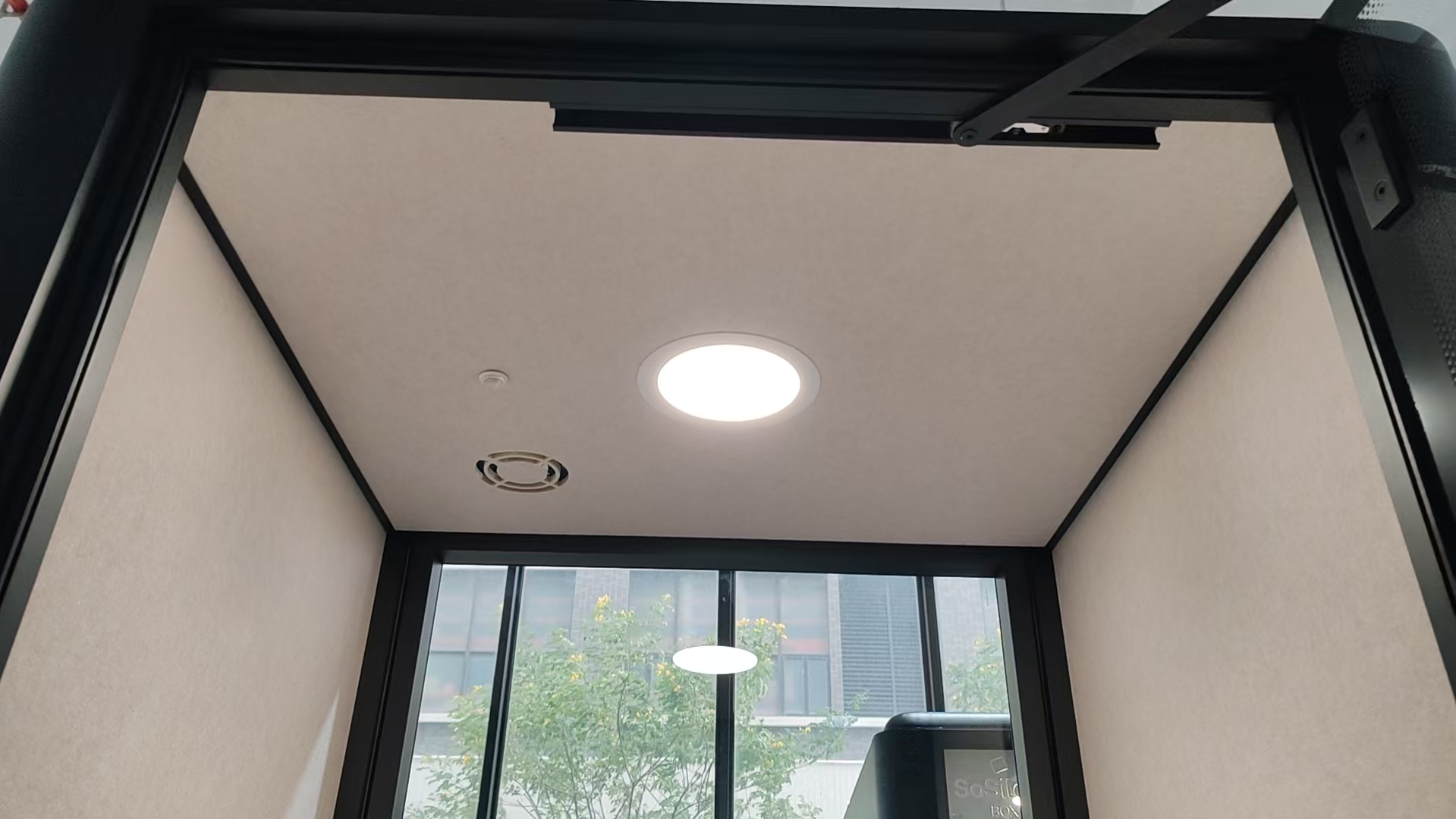 Personal Acoustic Focus Pod Compact Soundproof Chamber Privacy Space for Concentration