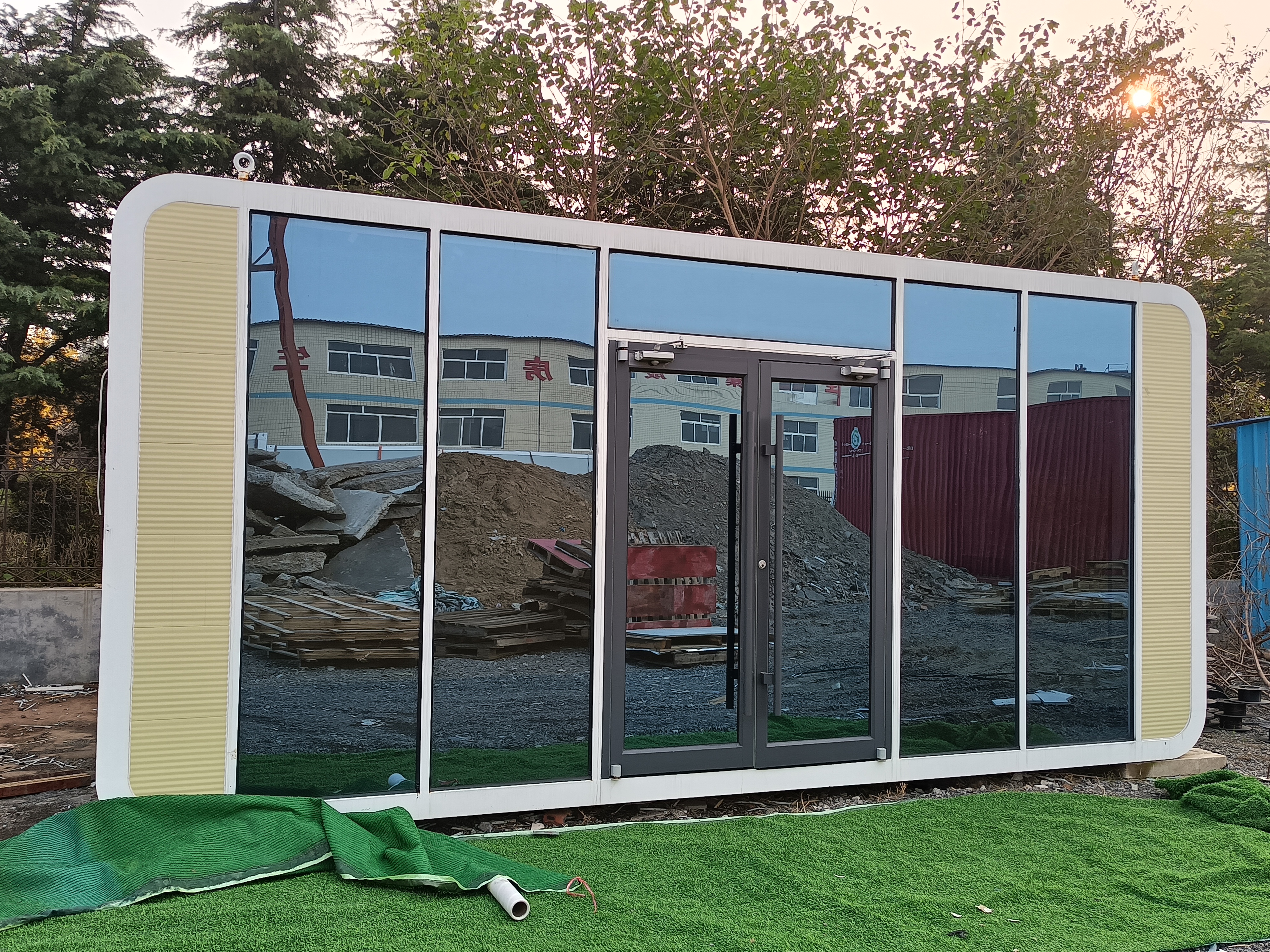 Smart Apple Pod House Tiny Prefab Cabin for Backyard Office Compact Living Modular Container Home with Bathroom and Kitchen