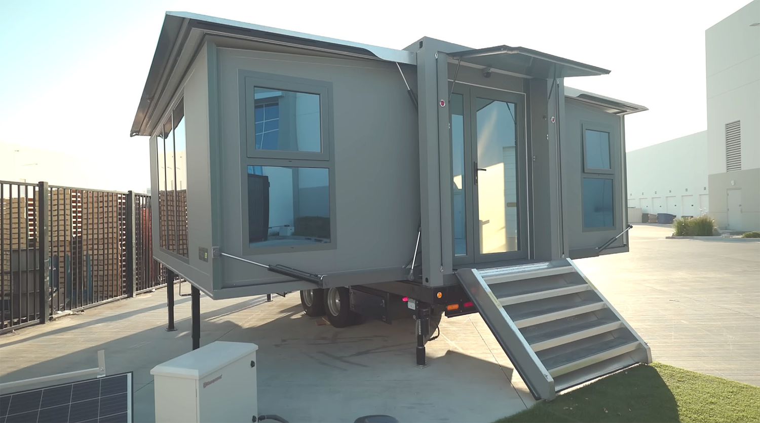 Compact Smart Modern Apple Tiny House Solution Space Capsule Prefab Cabin Glamping Pod Hotel Villa Shop Steel 40ft Courtyard