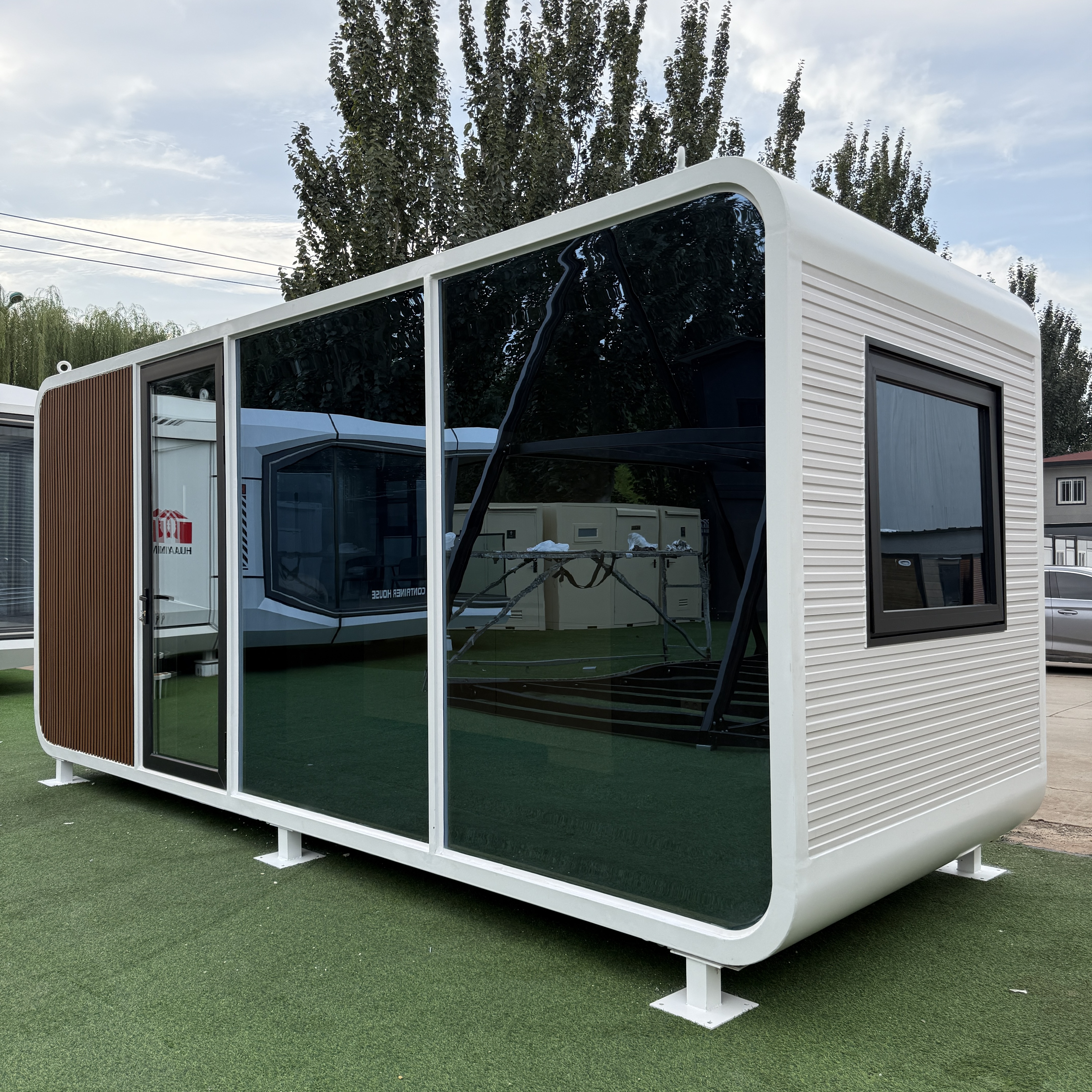 Spacious Durable Apple Glamping Pod-Large Interior Sturdy Build Weather-Resistant Sandwich Panel For Family Vacations Hotels