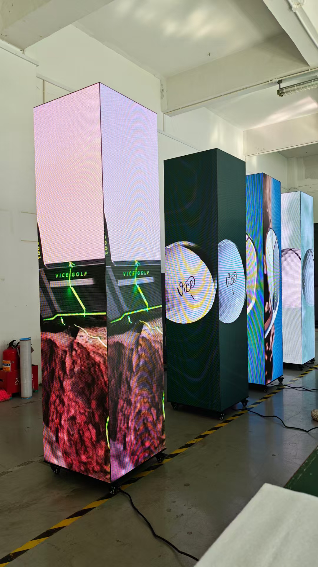 Indoor P1.86 LED Screen Advertising 3D Mini Magic Pillar Cube 960*160*160mm Wifi Control Customize 3840Hz Video Sound Player