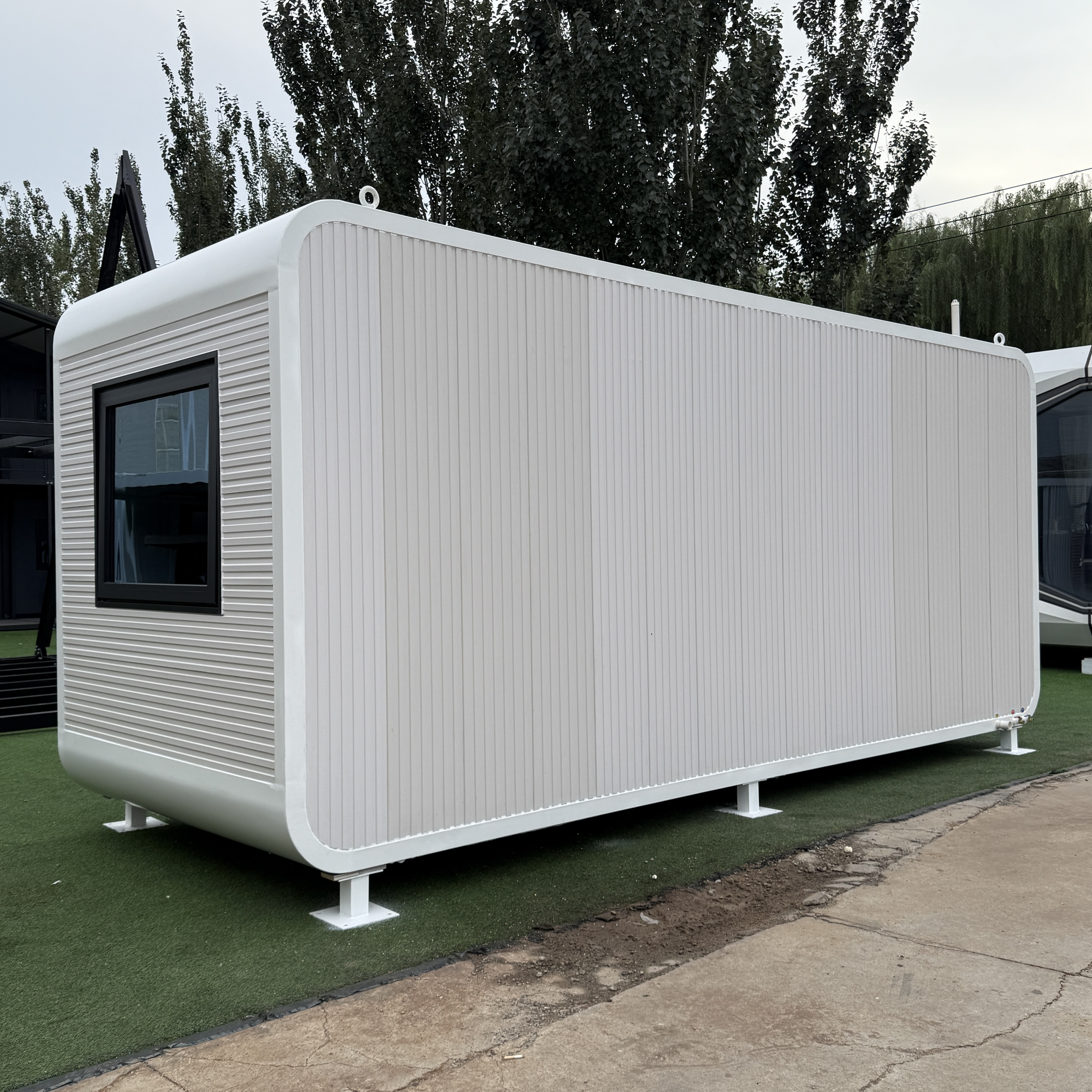 Spacious Durable Apple Glamping Pod-Large Interior Sturdy Build Weather-Resistant Sandwich Panel For Family Vacations Hotels