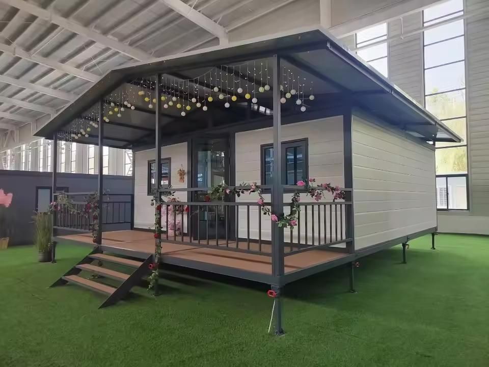 Luxury 40ft Solar Powered Expandable House: Off-Grid 2-4 Bedroom Prefab Family Home High-Capacity 40ft Prefabricated Living Pod