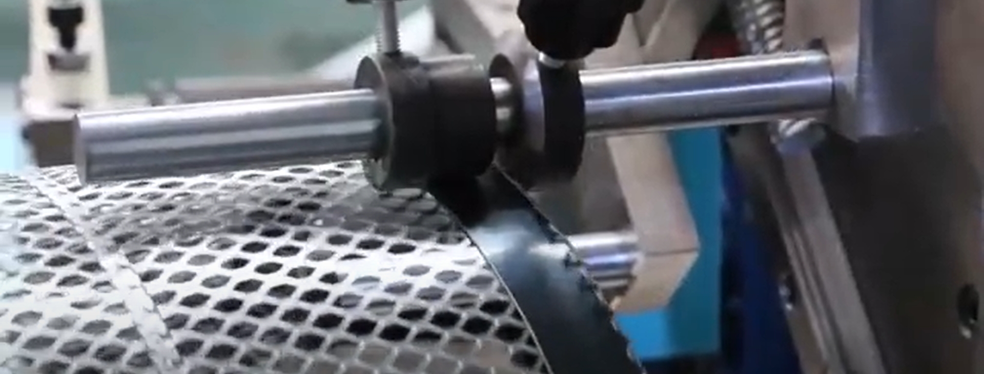 Full-Auto HDAF Expanded Mesh Spiral Coiling Machine