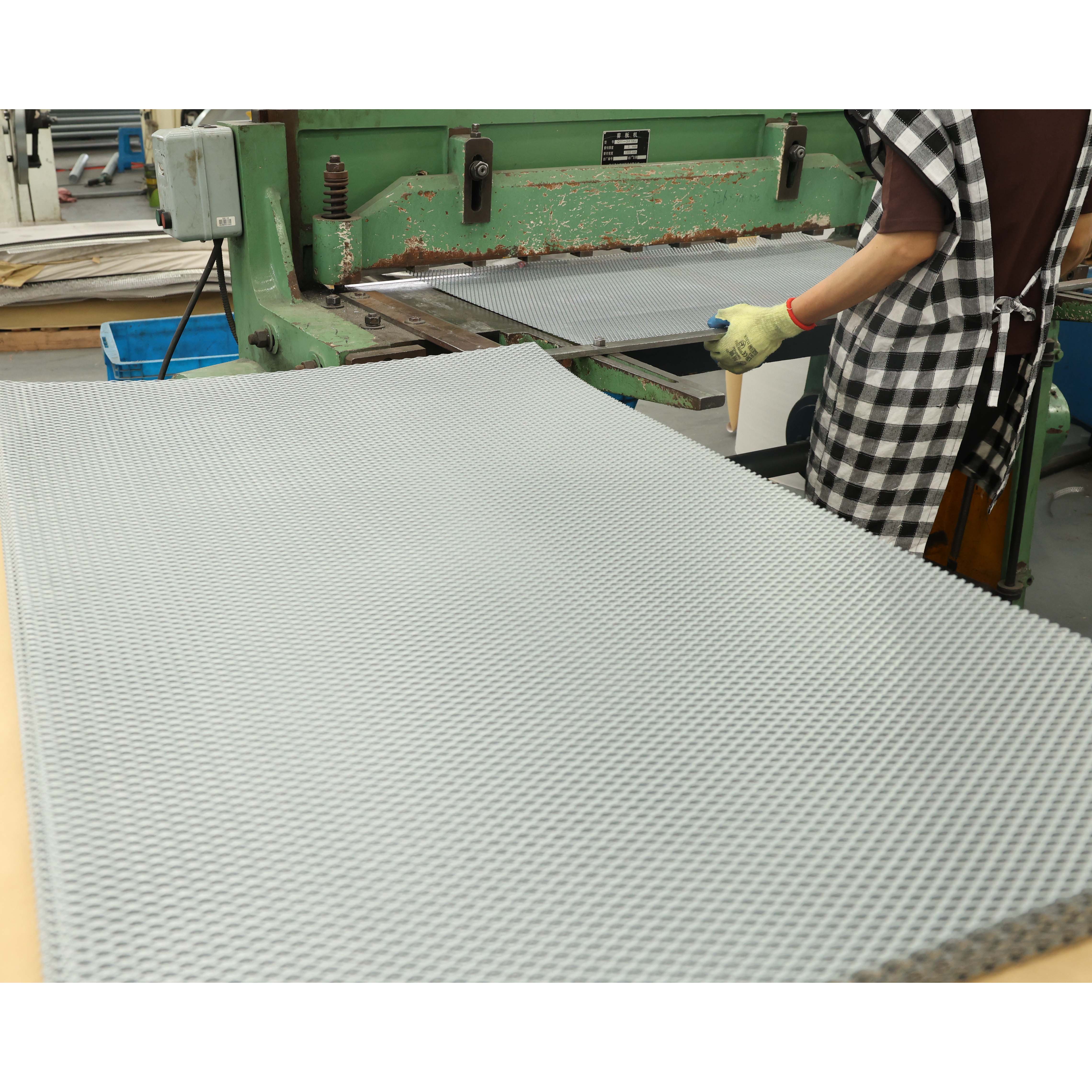 Factory Customization Rhombus Expanded Metal Welded Coil Mesh