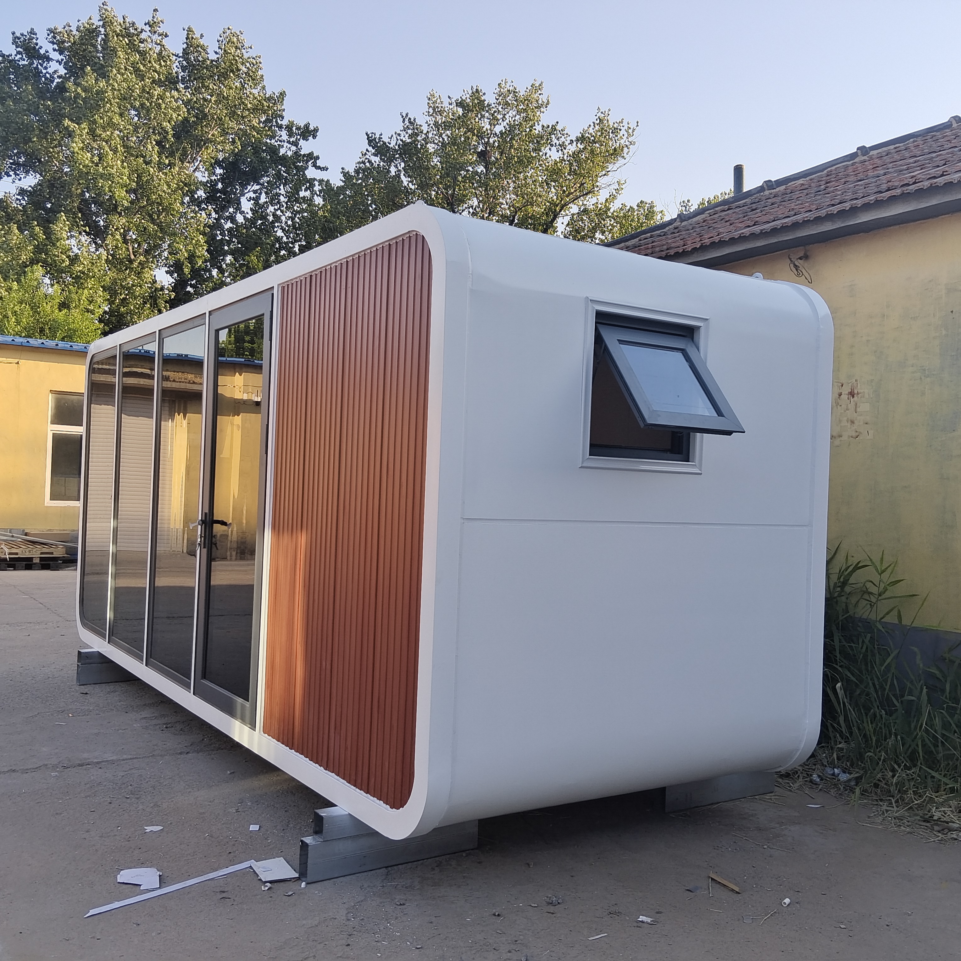 2025 Economic Movable Prefab Capsule House Capsule Hotel Garden Pod Prefabricated Modular Tiny Apple