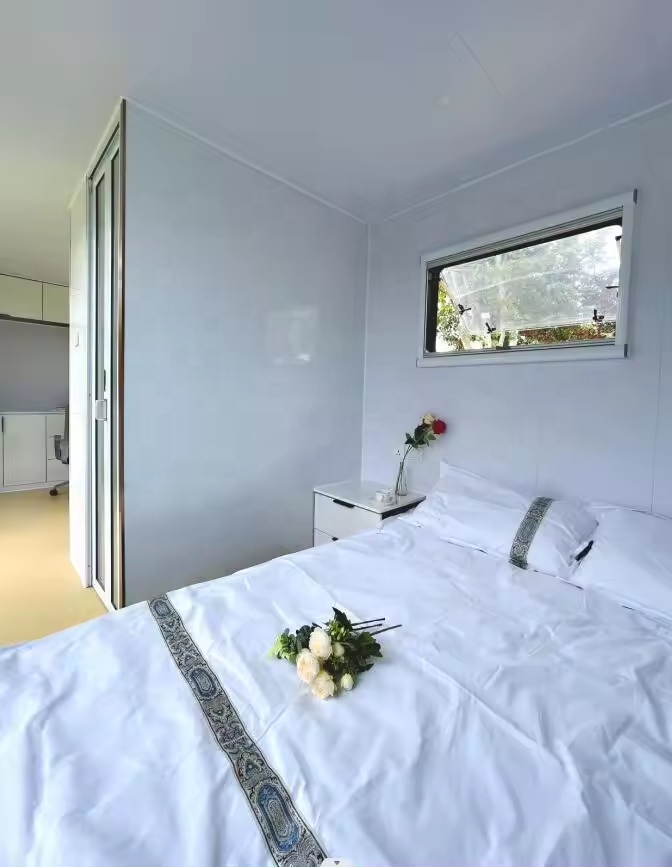 Cymdin High Quality Prefabricated Outdoor Apple Pod Container Room 20 &amp; 40 Feet for Hotels and Toilets