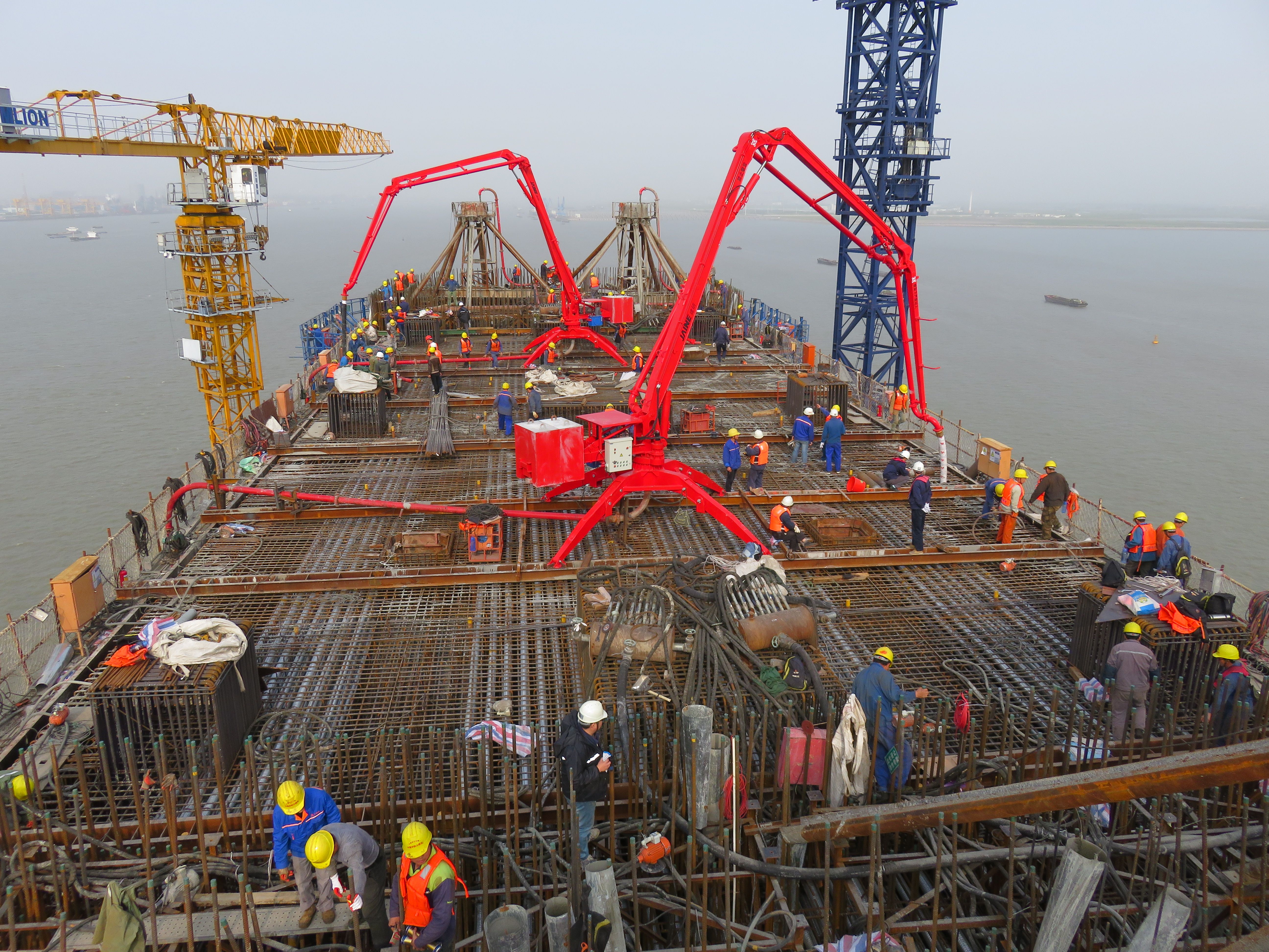 Concrete placing boom