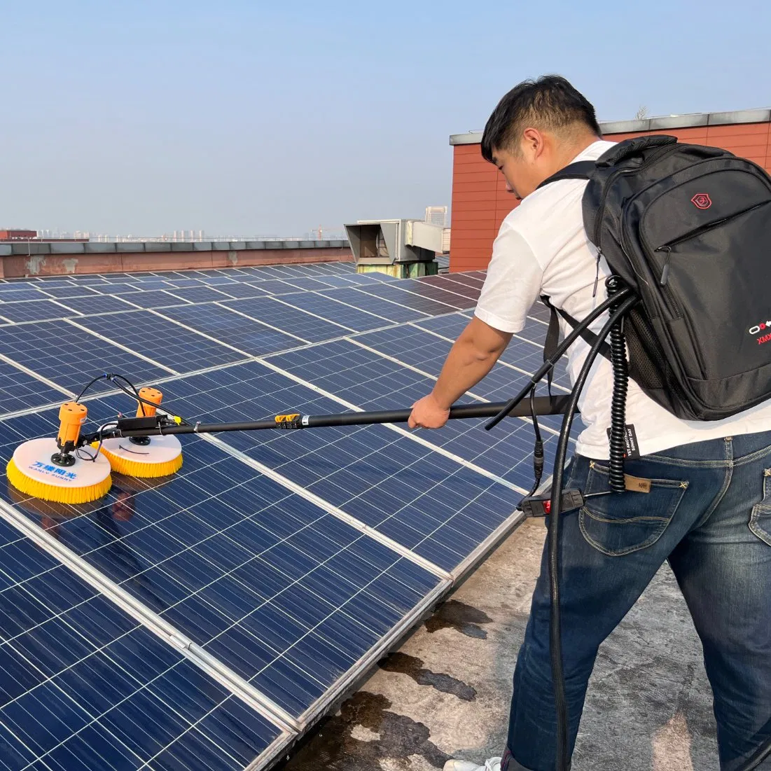 Factory-Price Solar Panel Cleaning Brush Water-Spray Cleaning Pole with High-Pressure Pump