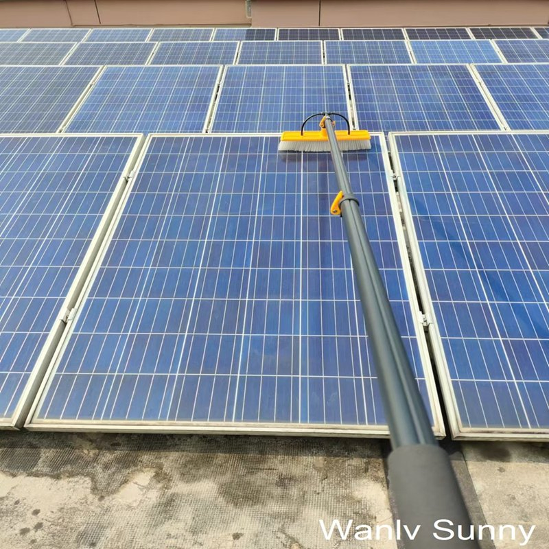 Cheap PV Cleaning Tool Solar Panel Cleaning Brush with Mini Water Pump