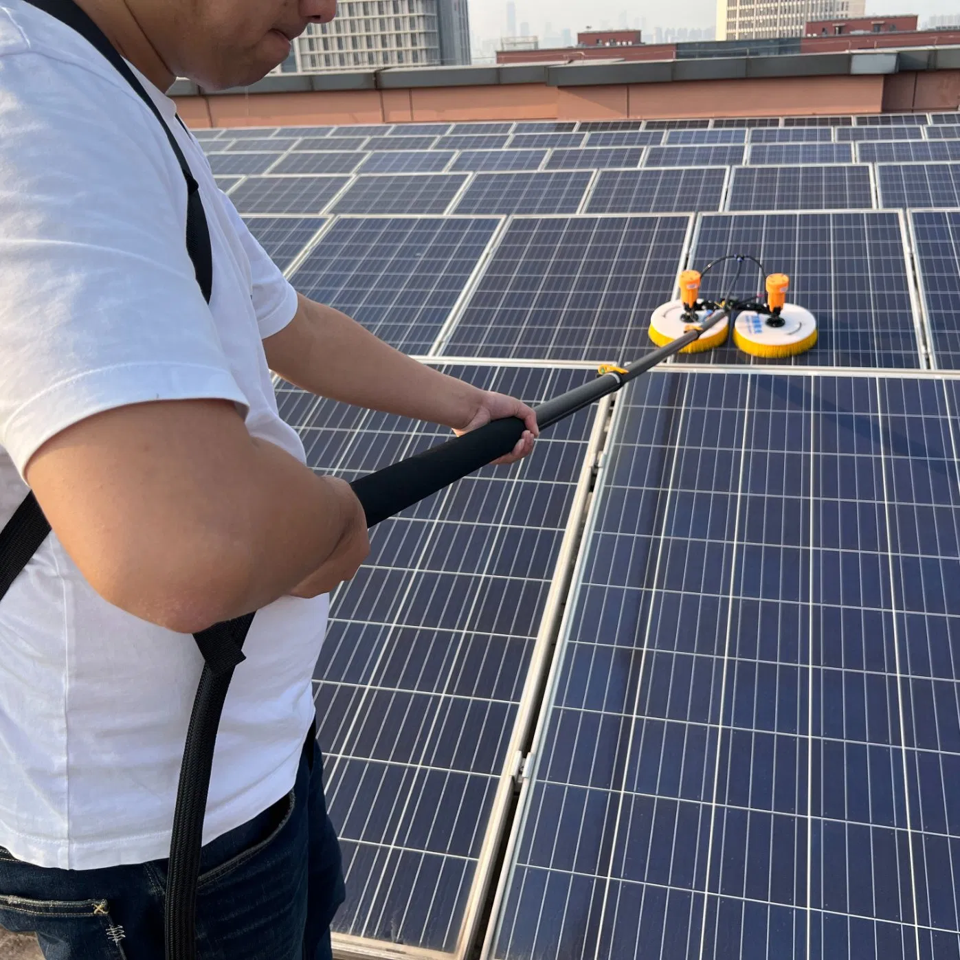 Factory-Price Solar Panel Cleaning Brush Water-Spray Cleaning Pole with High-Pressure Pump