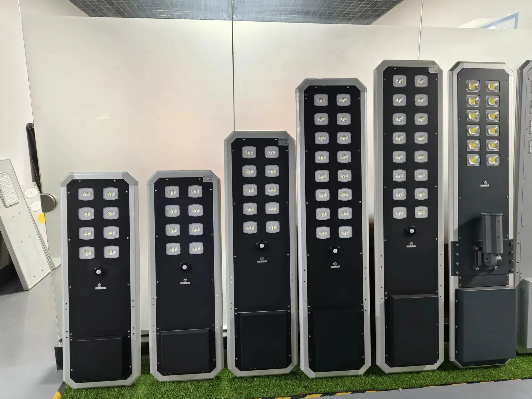 Outdoor Waterproof Road Solar LED Street Lights for Project Installation