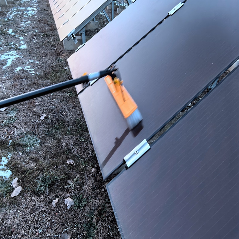 Cheap PV Cleaning Tool Solar Panel Cleaning Brush with Mini Water Pump