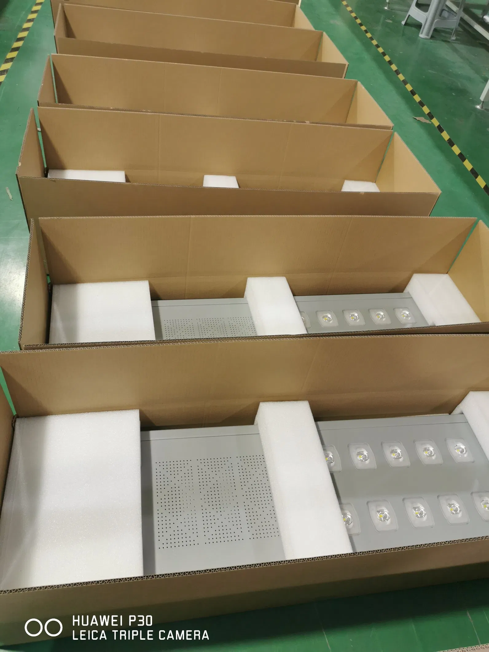 Outdoor Waterproof Road Solar LED Street Lights for Project Installation