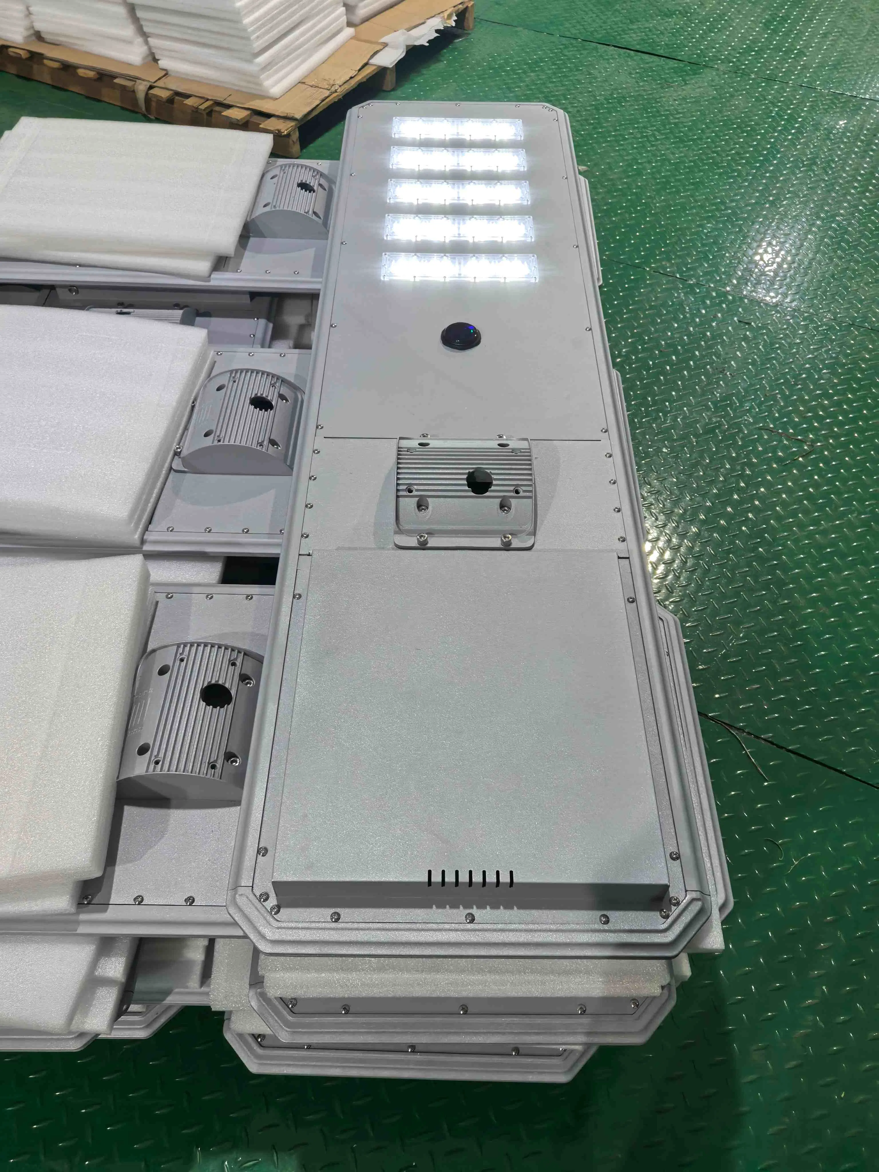 All-in-One Solar Lighting Solution for Streets and Roads