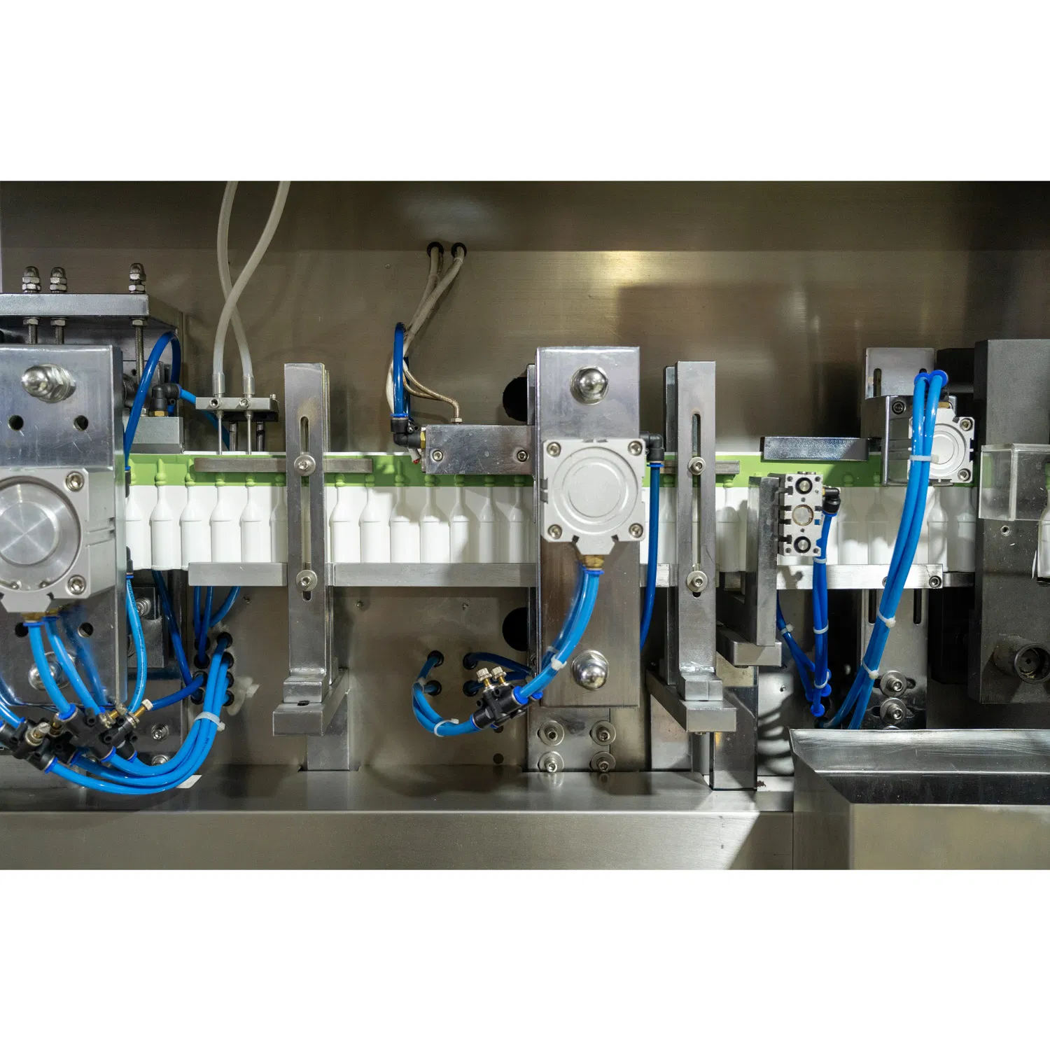 Automatic Liquid Filling Machine for Pesticide Applications8ml Plastic Ampoule 10ml Vial Olive Oil Honey Bfs Oral Liquid Forming Filling and Sealing Machine