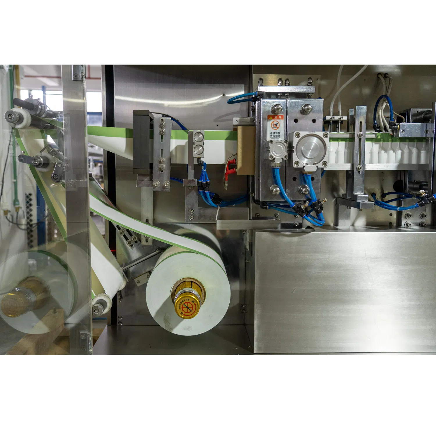 Automatic Liquid Filling Machine for Pesticide Applications8ml Plastic Ampoule 10ml Vial Olive Oil Honey Bfs Oral Liquid Forming Filling and Sealing Machine