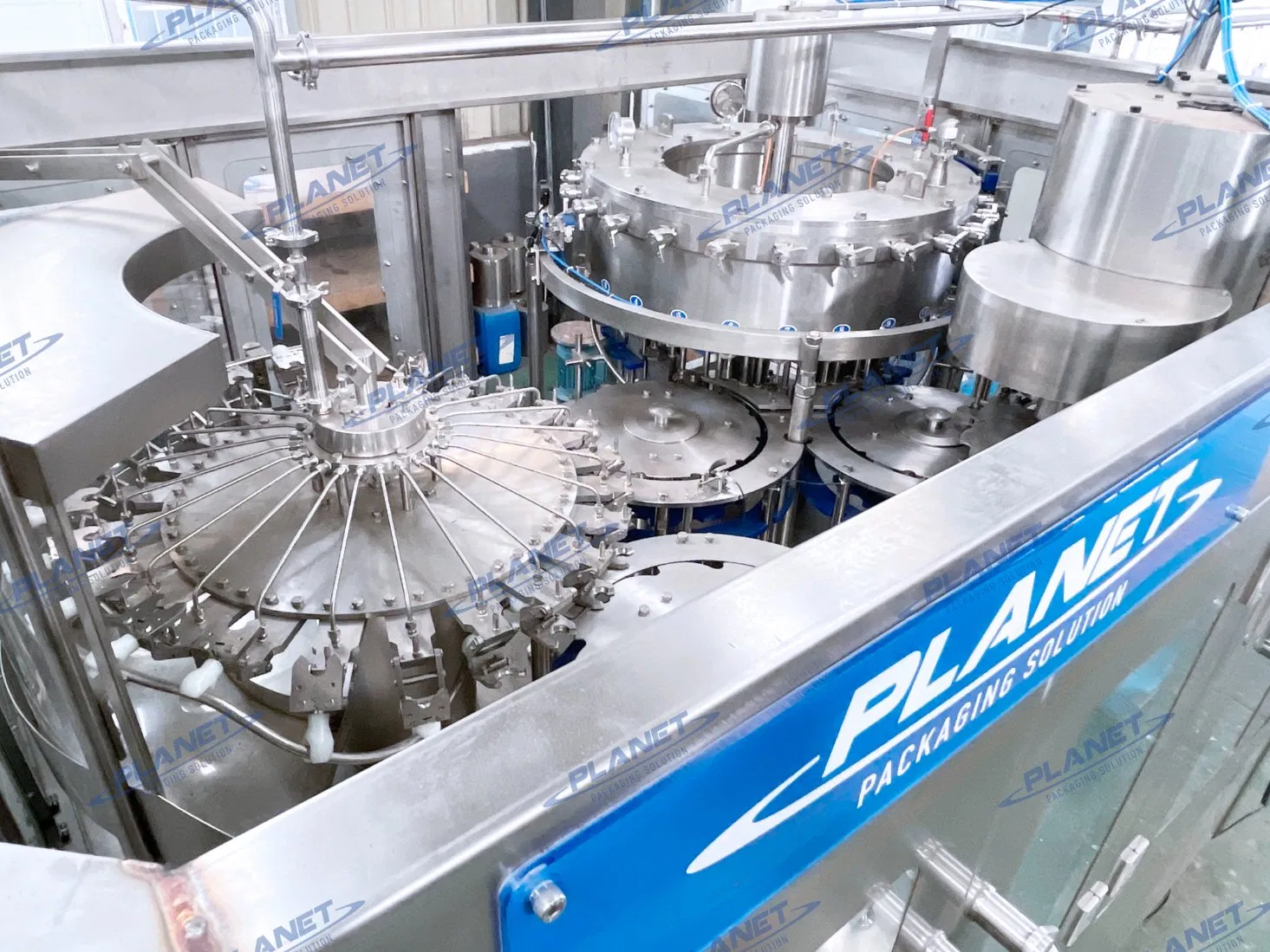 Soda Sparkling Carbonated Soft Drink Liquid Beverage Juice Energy Drinks Spirit Pet Bottle Carbonated Drink CO2 Beer Soda Soft Water Juice CSD Filling Machine