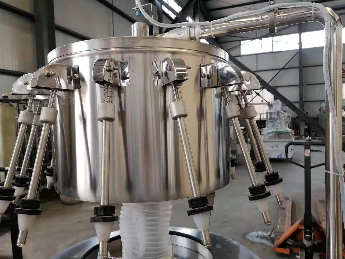 Semi Automatic Siphon Rotary Table Top Bottles Gravity Overflow Liquid Filling Machines with Feeding Pump