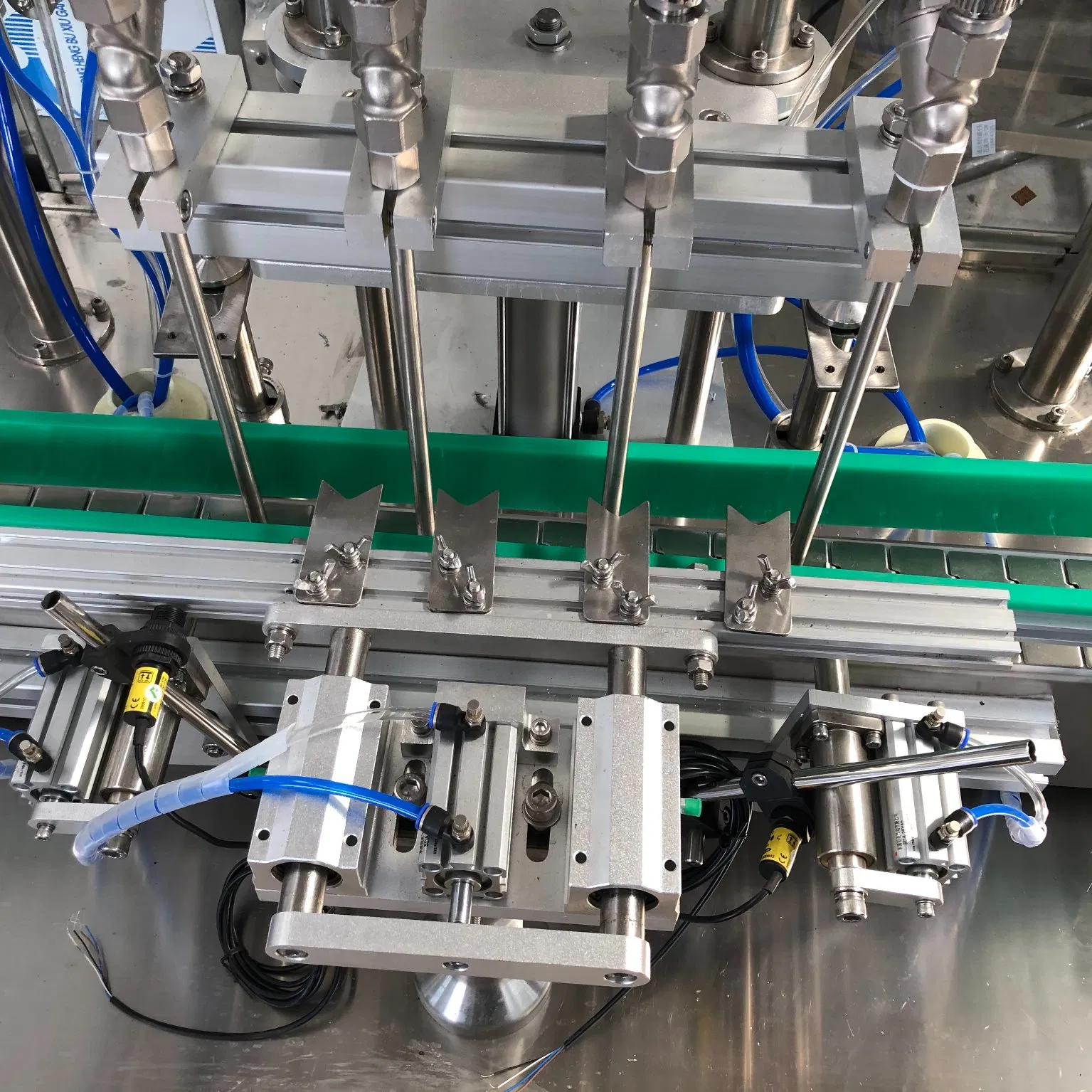 Automatic 6 Heads Lighter Fluid Flammable Chemical Liquid Water Explosion Proof Gravity Filling Machine