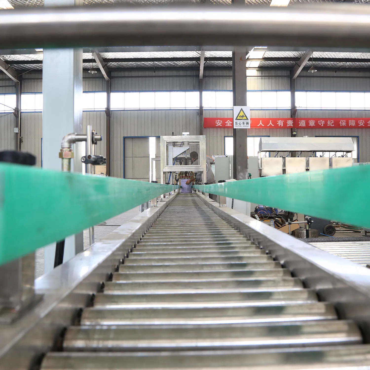 Automatic Pesticide Chemical Liquid Overflow Filling Capping Machine Low Viscosity