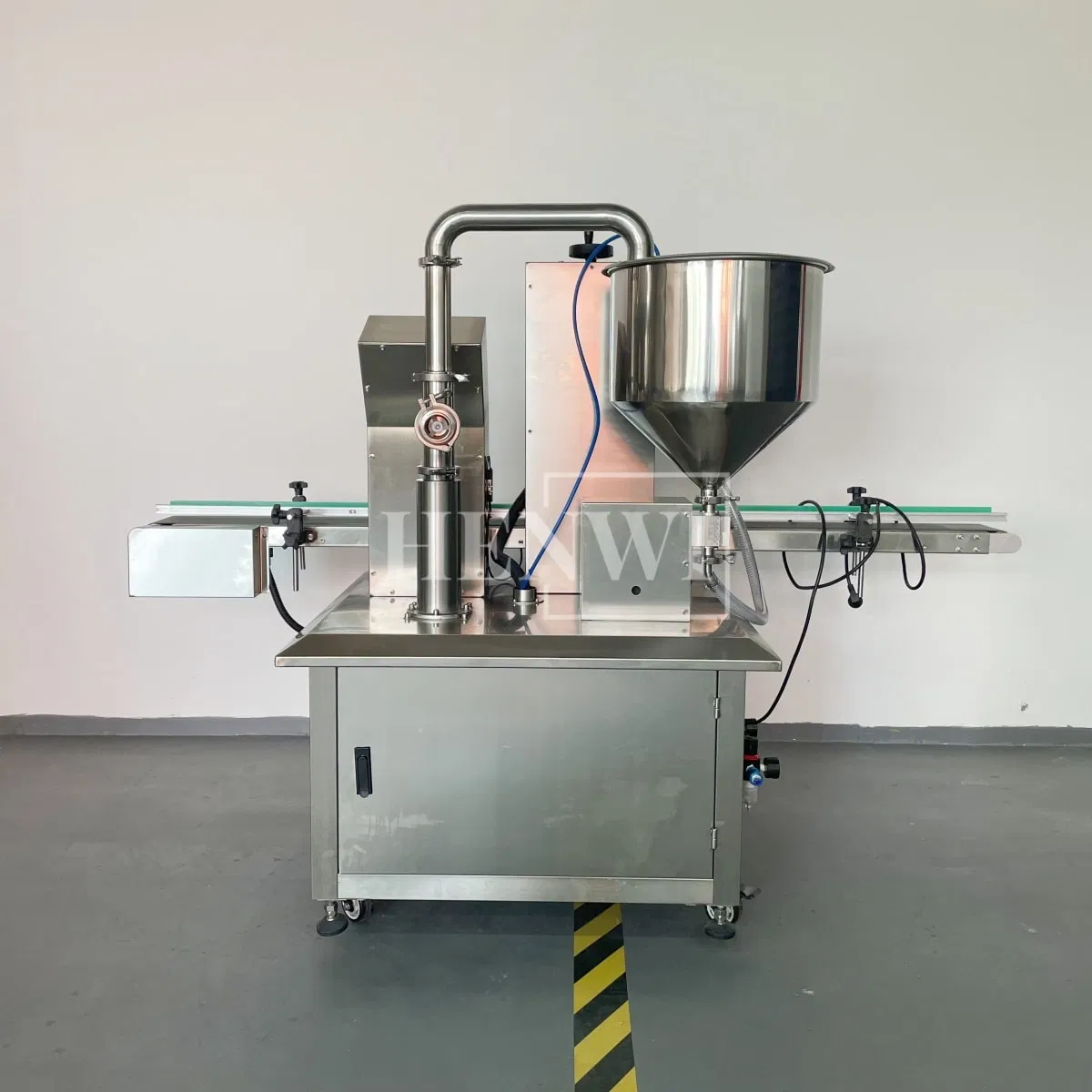 Automatic Servo Gear Pump Filling Machine for Liquid Soap, Gel, and Hand Shower Bottling High Precision &amp; Easy Operation