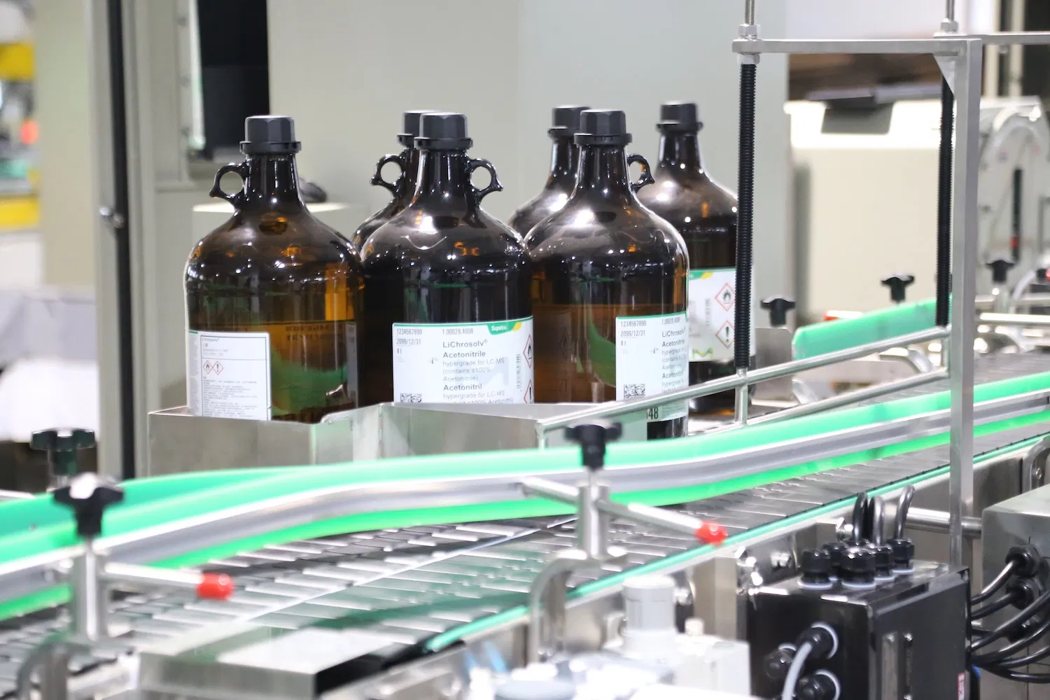 High-Speed Automatic Liquid Bottle Filling Machine for Water, Juice, Soft Drink, Wine, Edible Oil, Essential Oil, E-Liquid, Cosmetic Lotion, Honey, Olive Oil