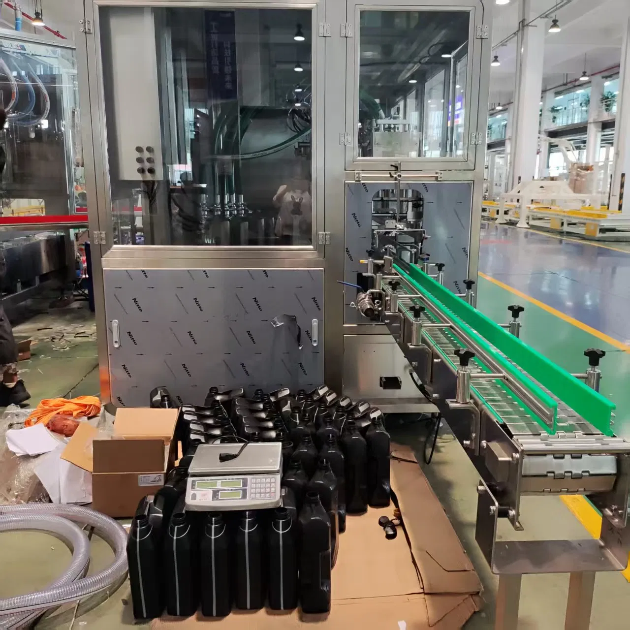 China Liquid Multi-Head Reduces Waste High Accuracy Vehicle Maintenance Product Filling Machine