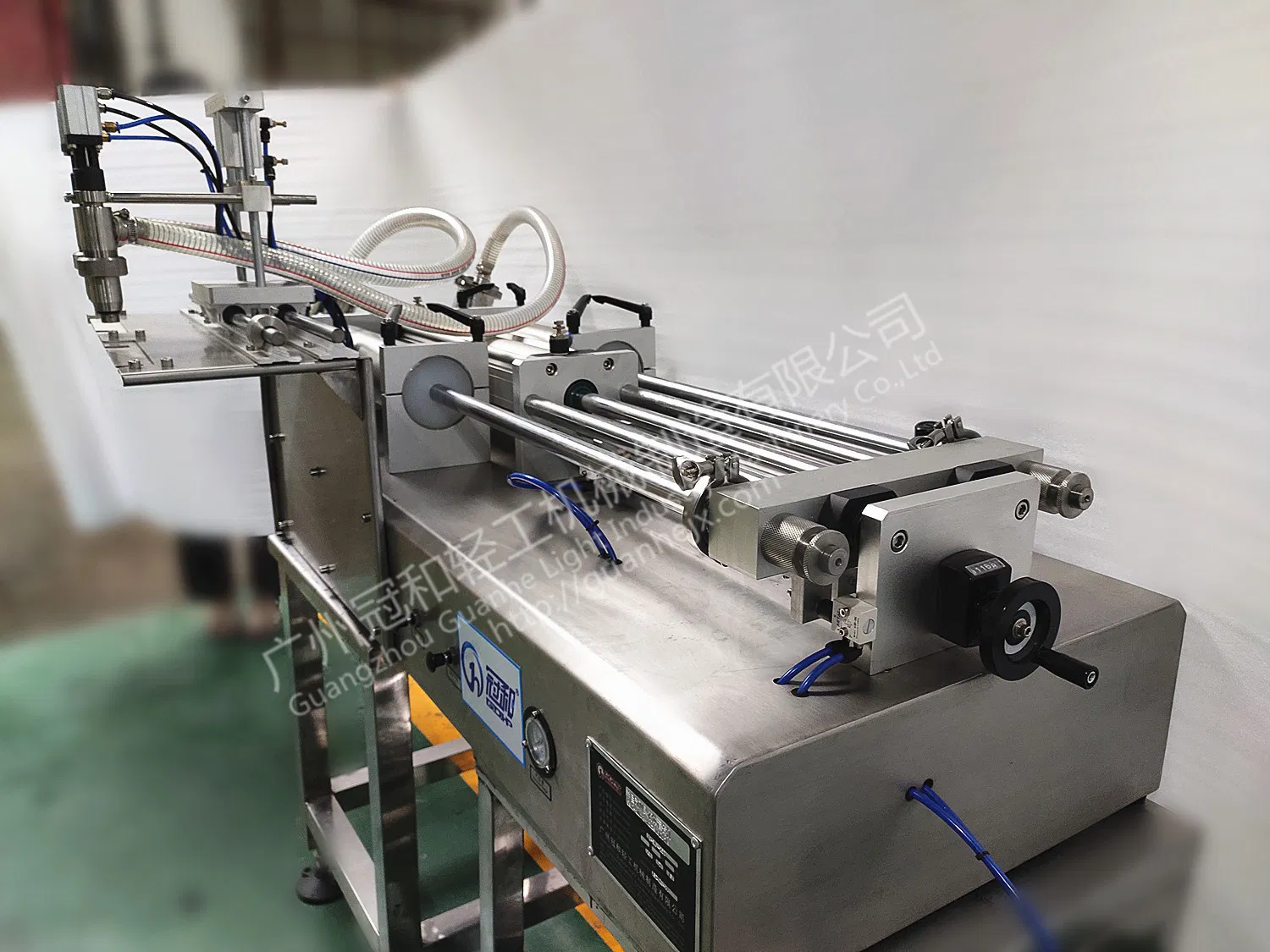 Semi-Auto Piston Type Liquid Filling Machine for Bottle &amp; Pouch Bags